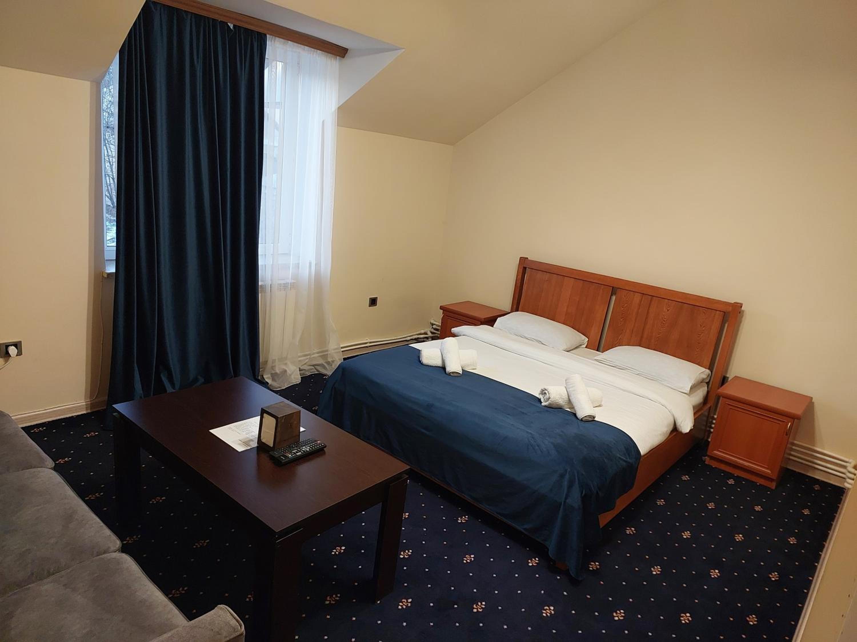 Double Or Twin Room photo 3