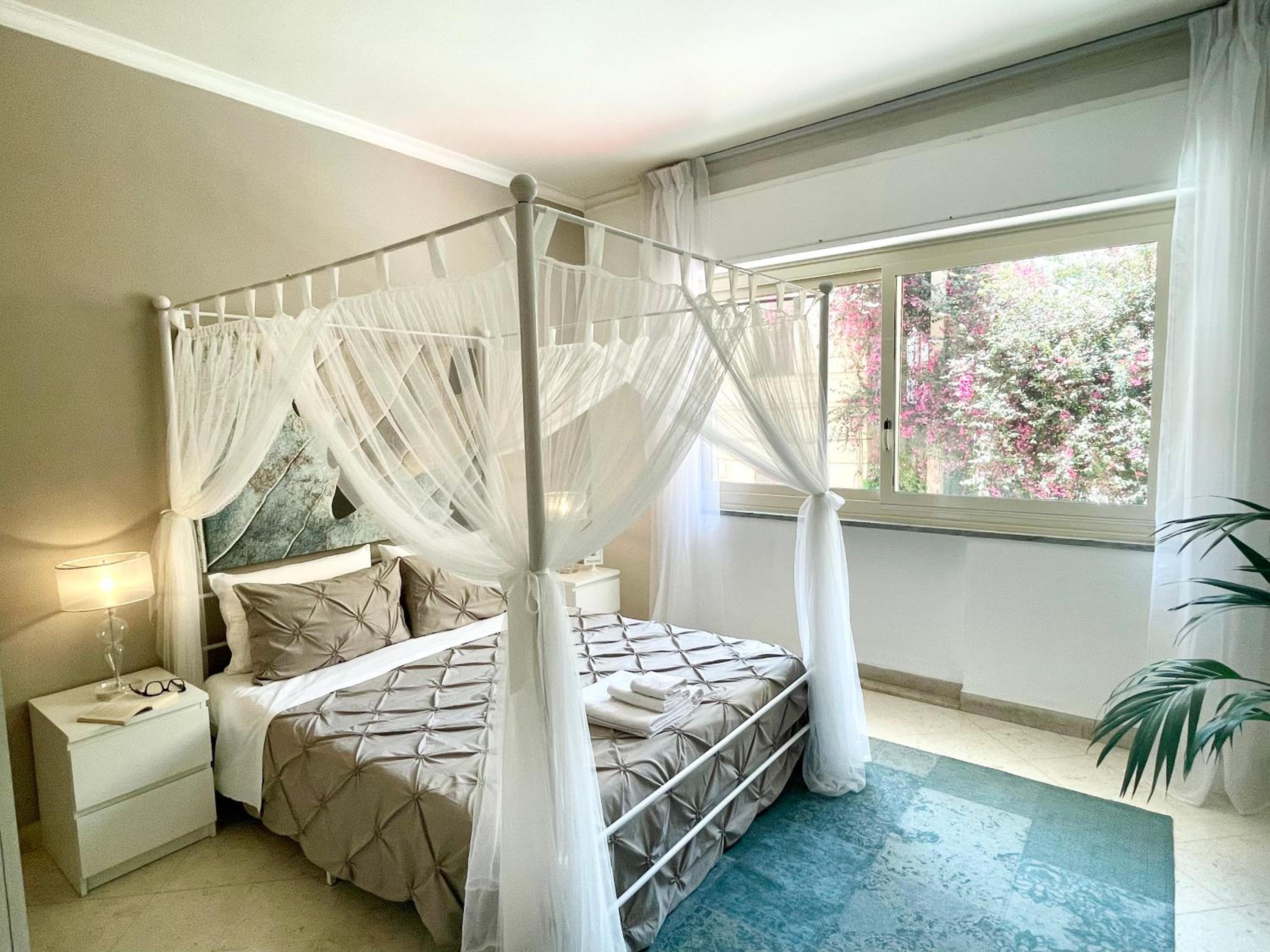 Double Room with Private Bathroom - Photo 4