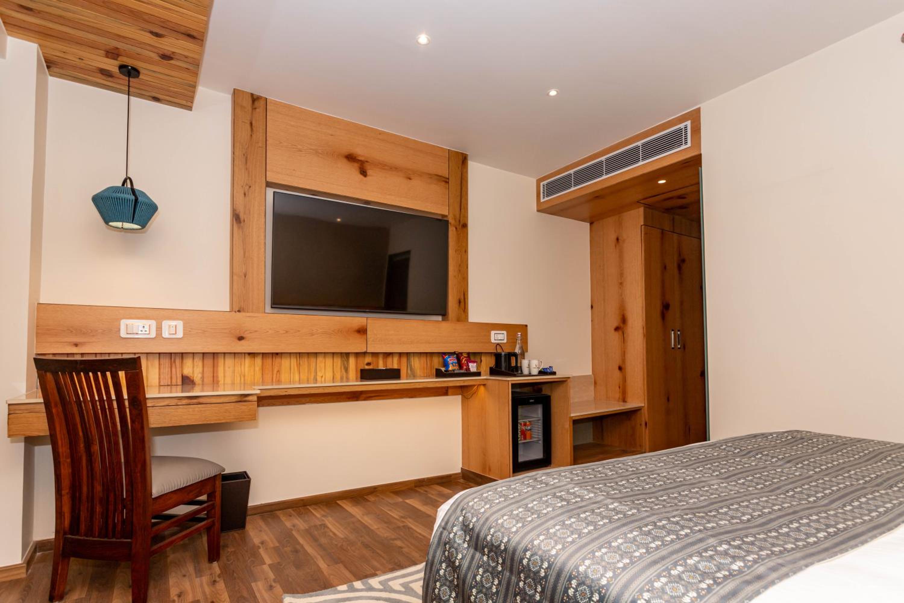 Deluxe Room (No View) - Photo 5