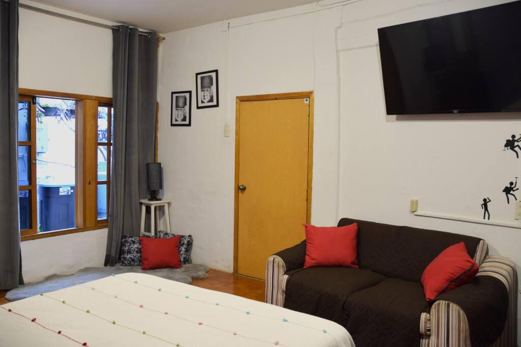 One-Bedroom Apartment - Photo 7