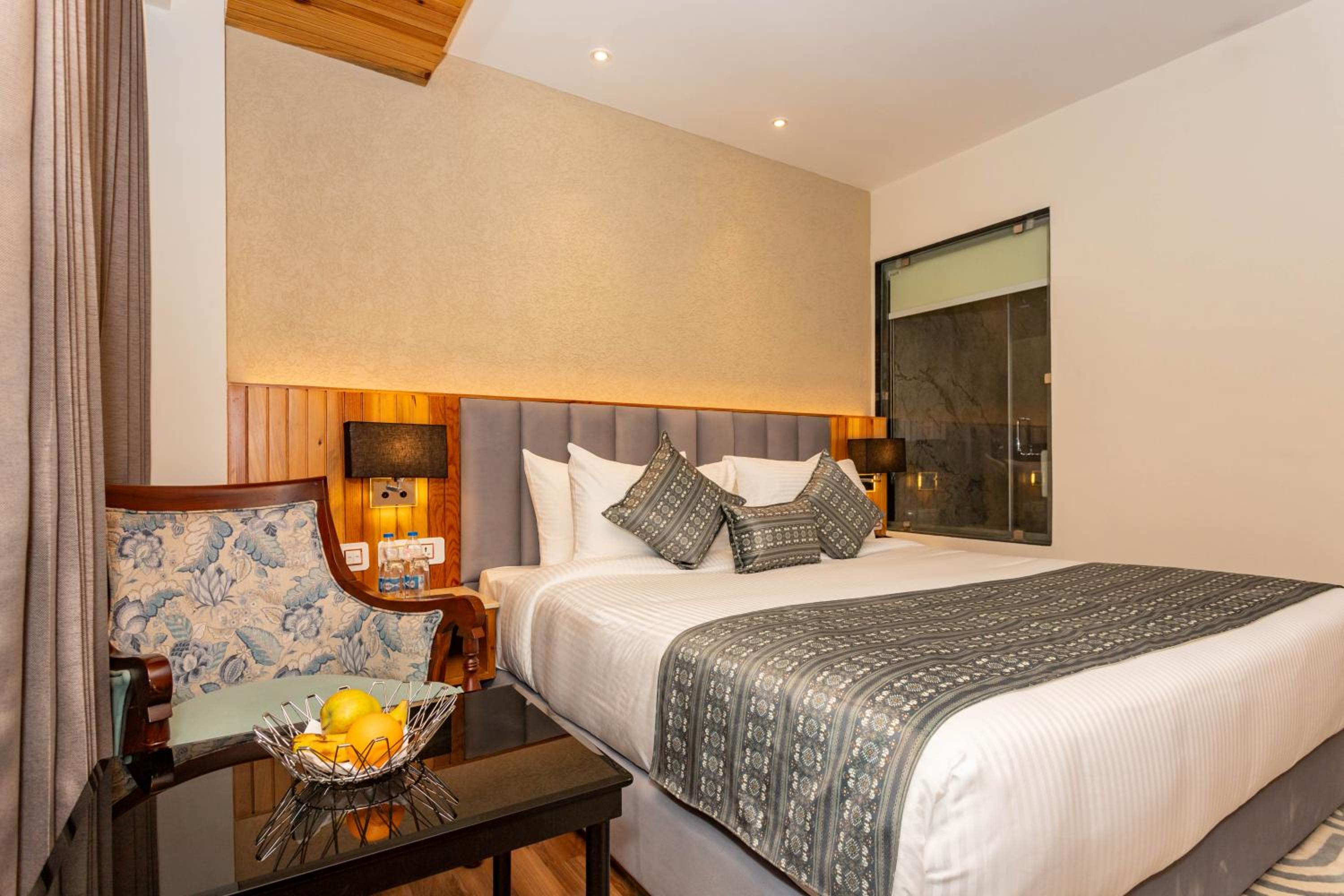 Superior Room with Balcony - Photo 2