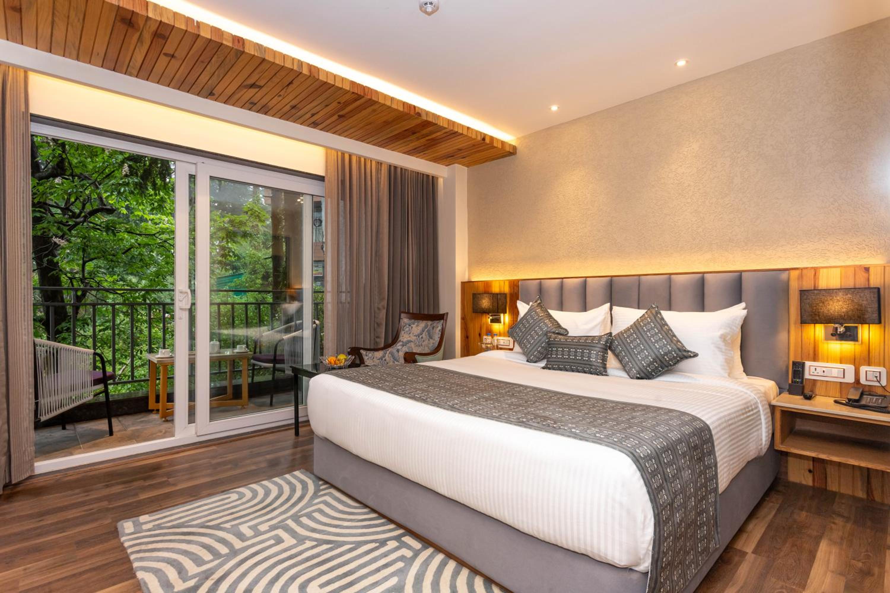 Superior Room with Balcony - Photo 1