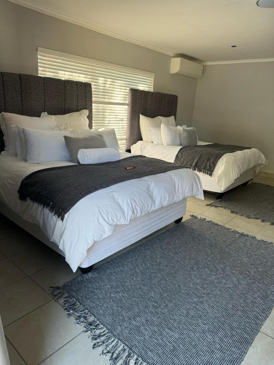 Deluxe Double or Twin Room with Pool View - Photo 2