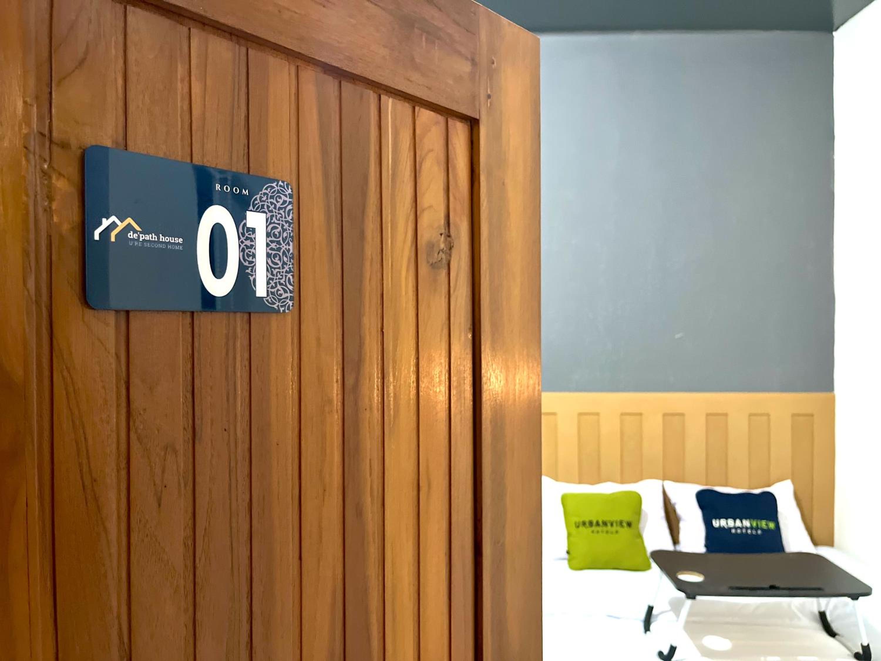 Deluxe Room - Photo 10