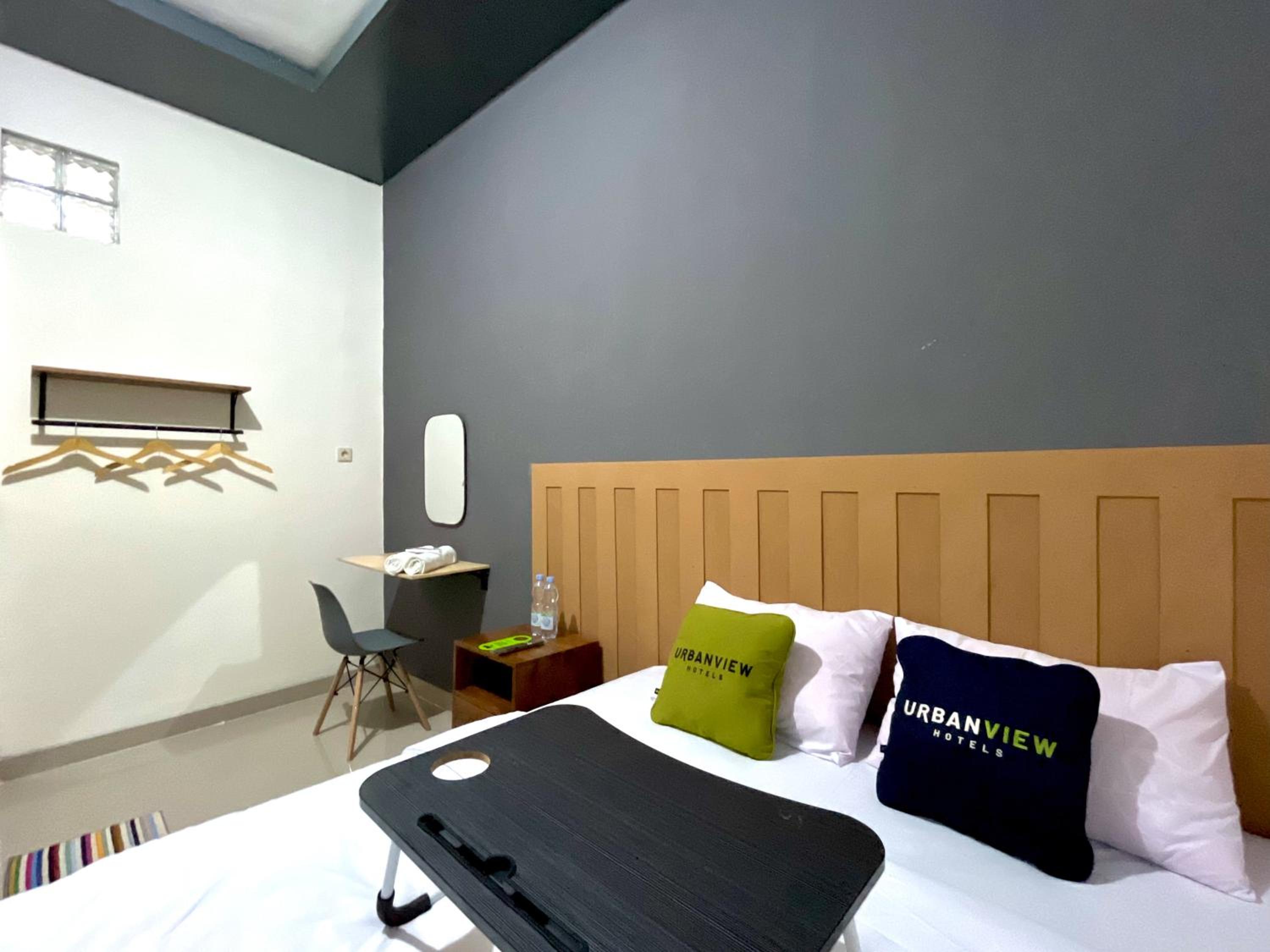 Deluxe Room - Photo 11