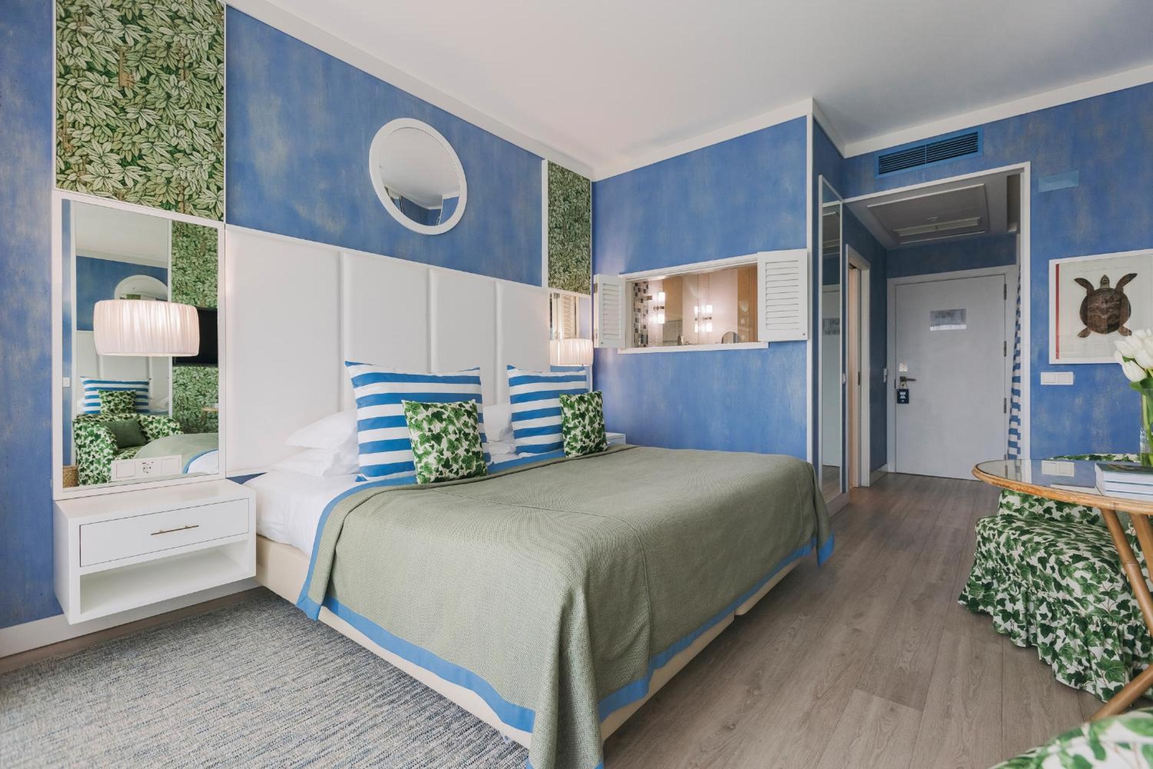 Superior Double Room with Side Sea View