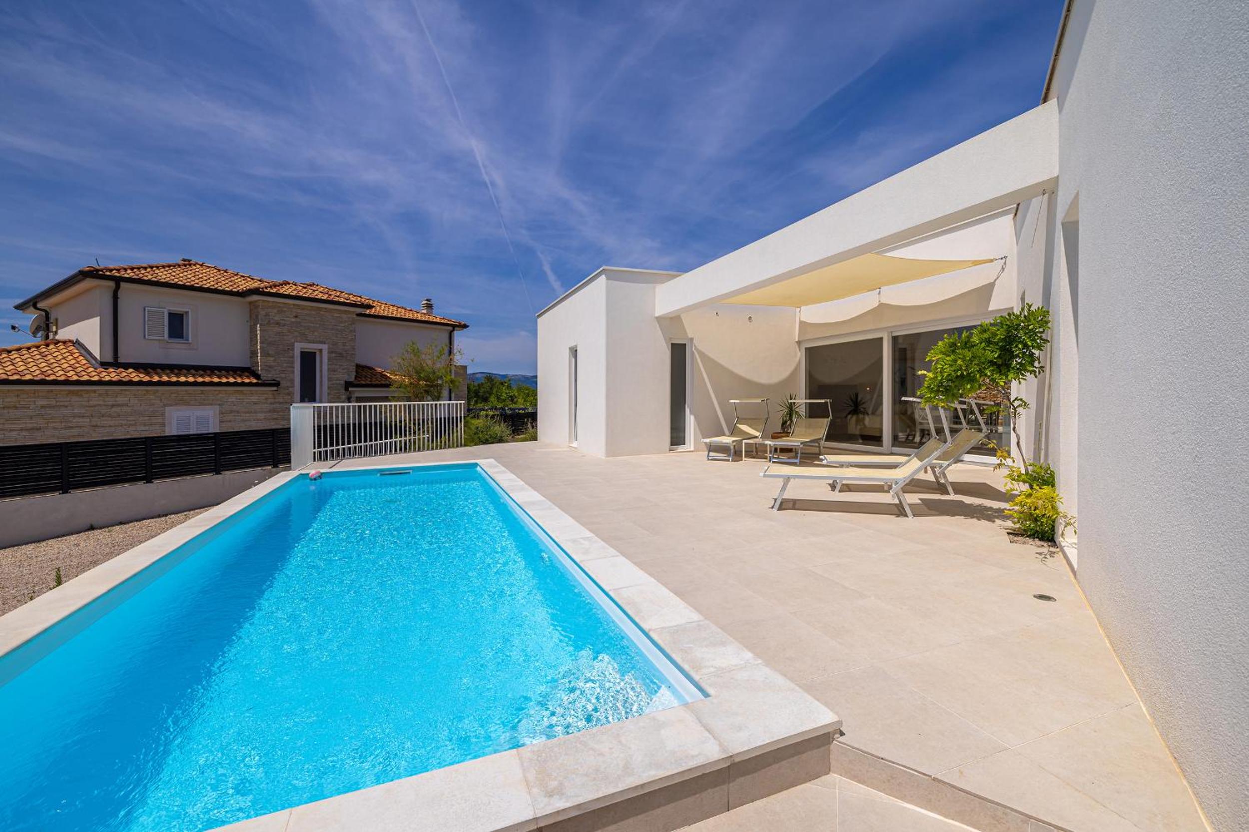 Three-Bedroom Villa photo 2