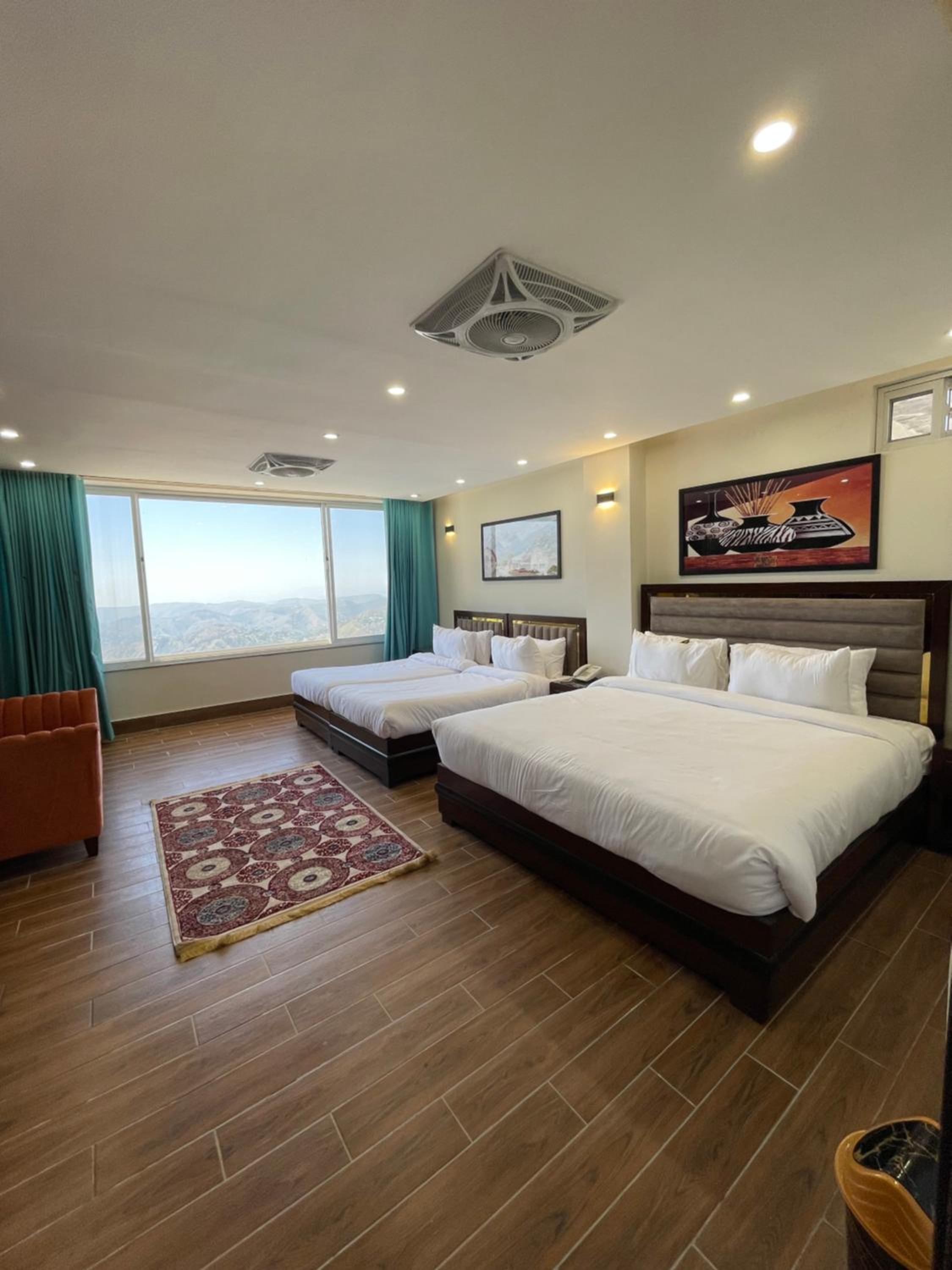 Quadruple Room with Mountain View photo 1