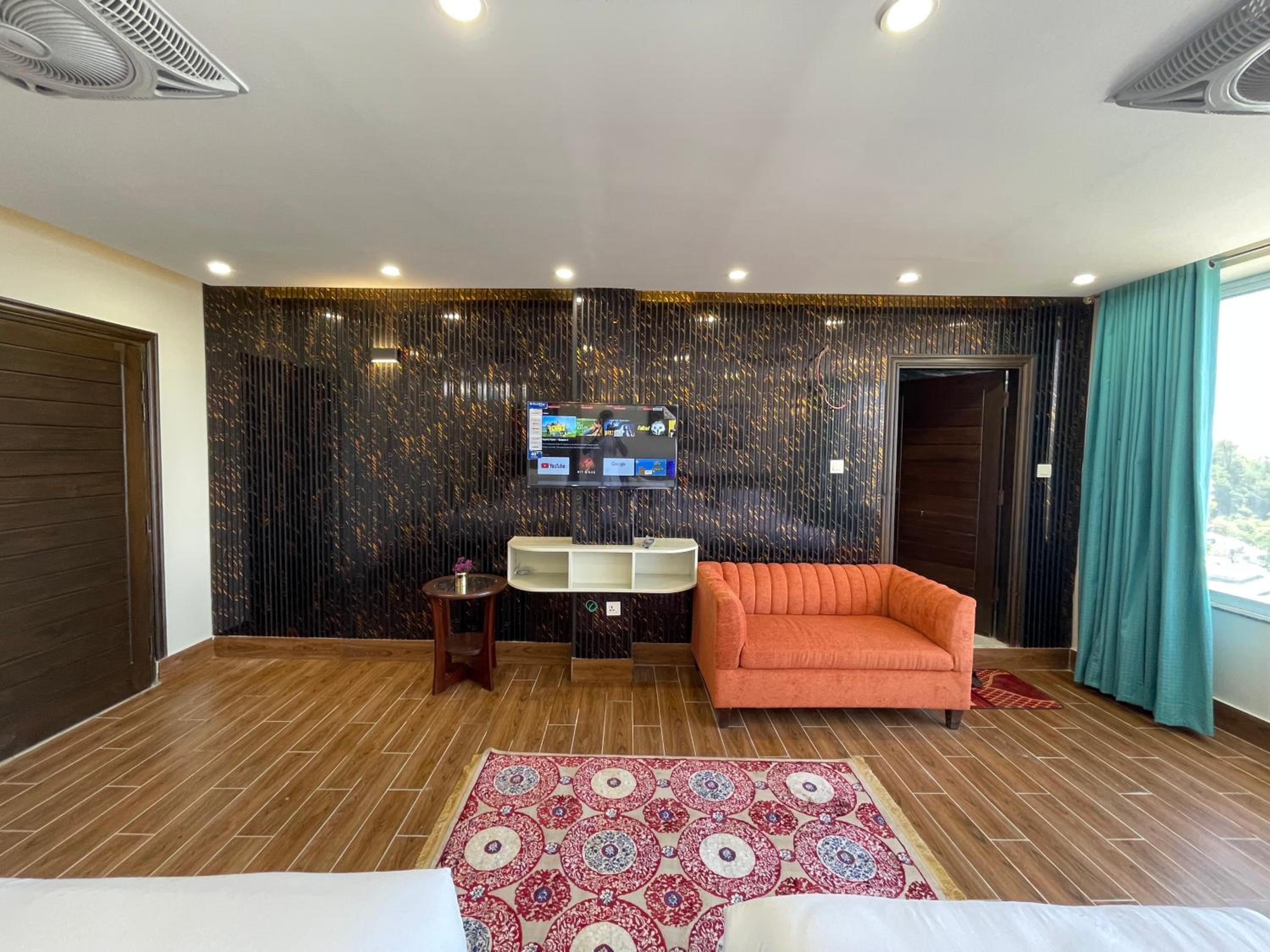Quadruple Room with Mountain View photo 3