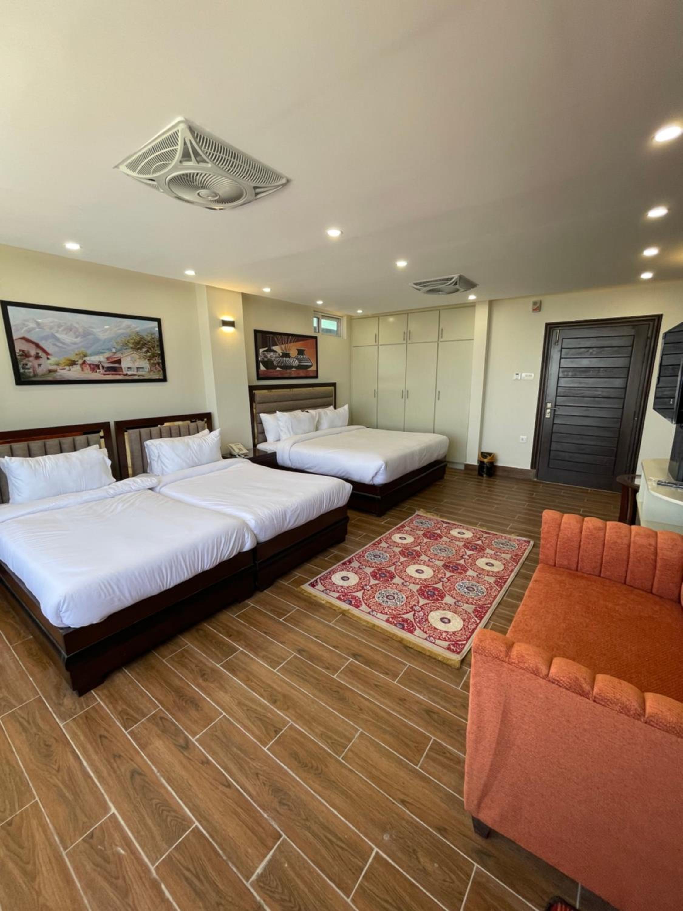 Quadruple Room with Mountain View photo 2