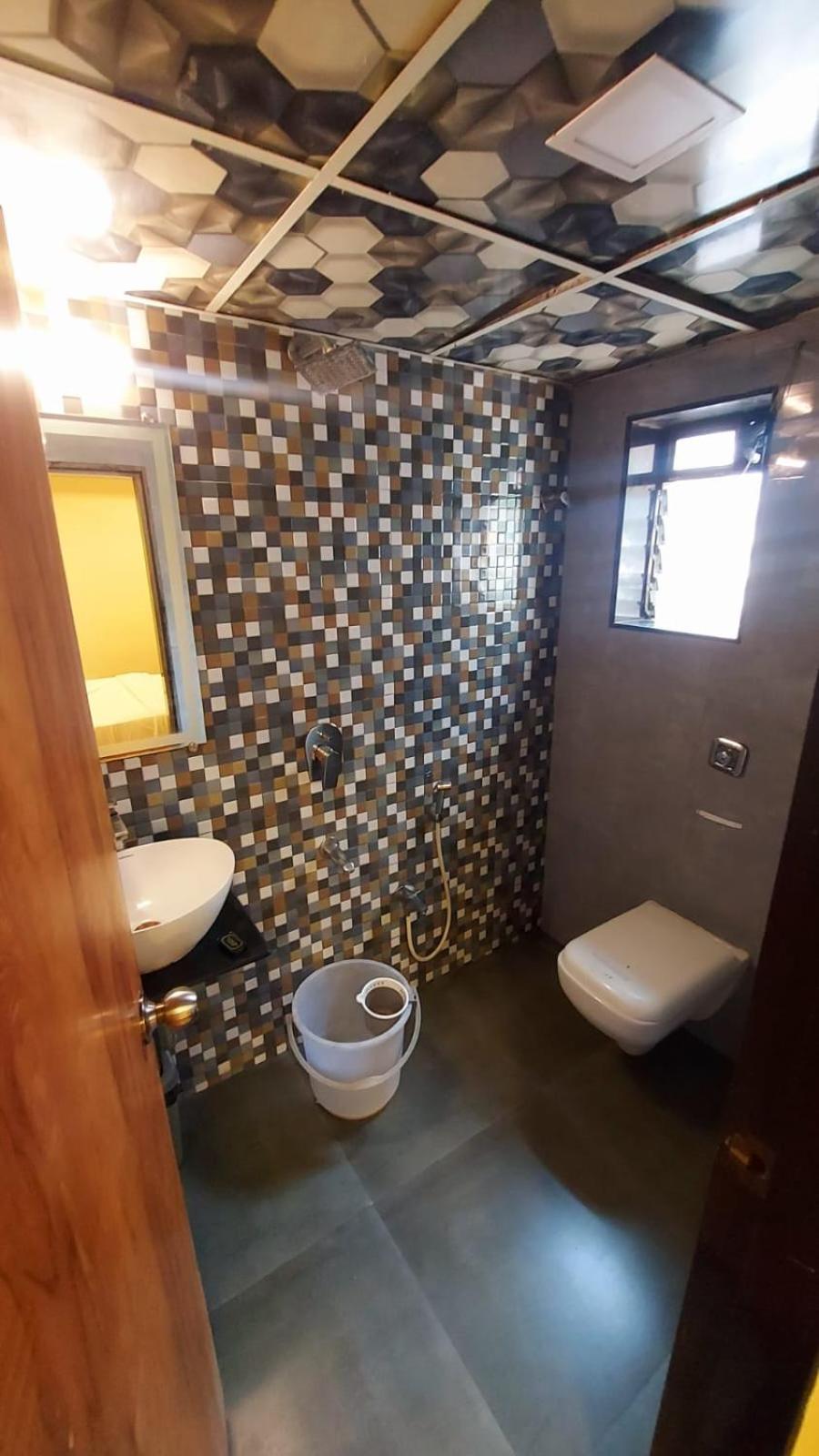 Deluxe Double Room (2 Adults + 1 Child) - Photo 4