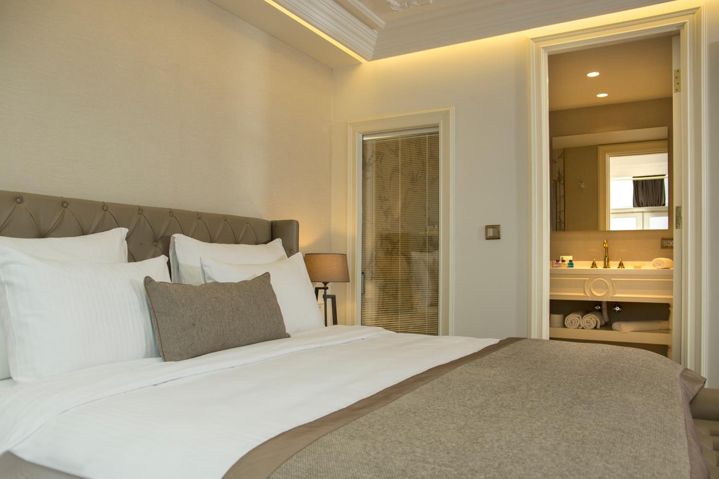 Queen Suite with Sea View photo 3