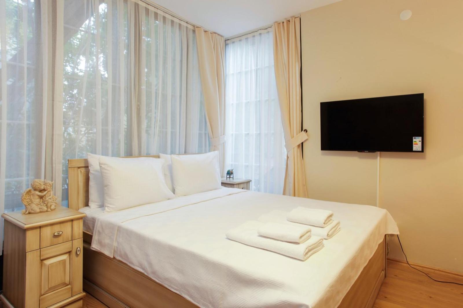 Double Room with Patio photo 1