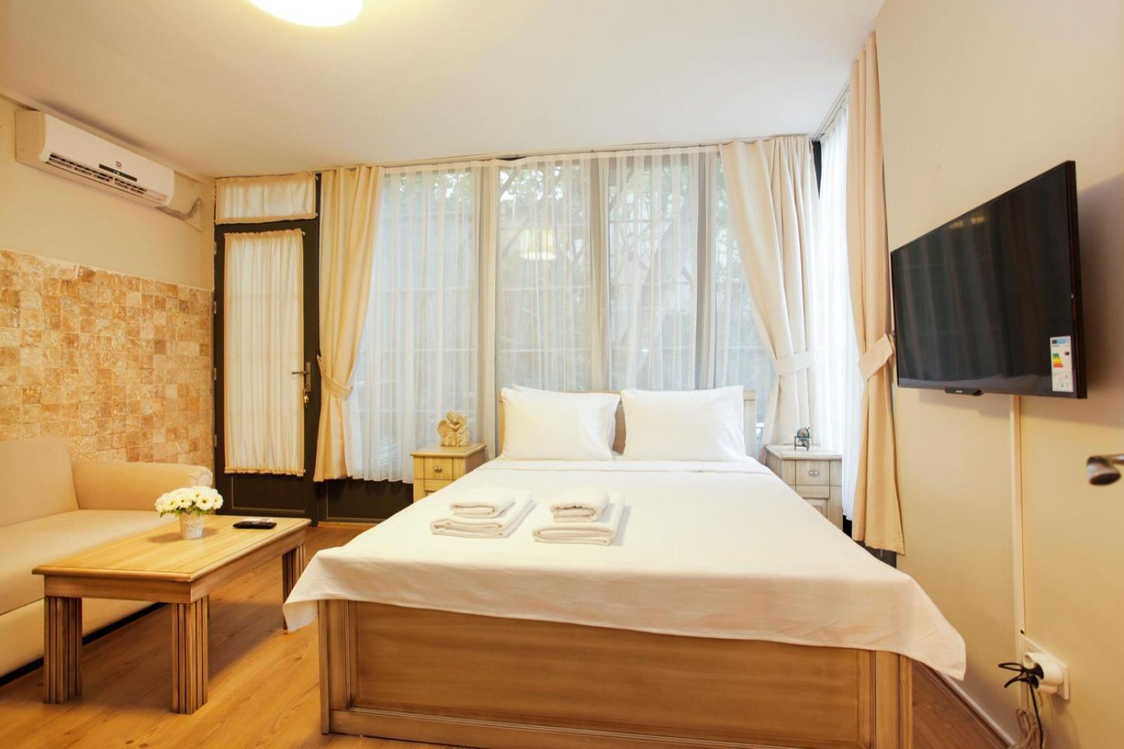 Double Room with Patio photo 2