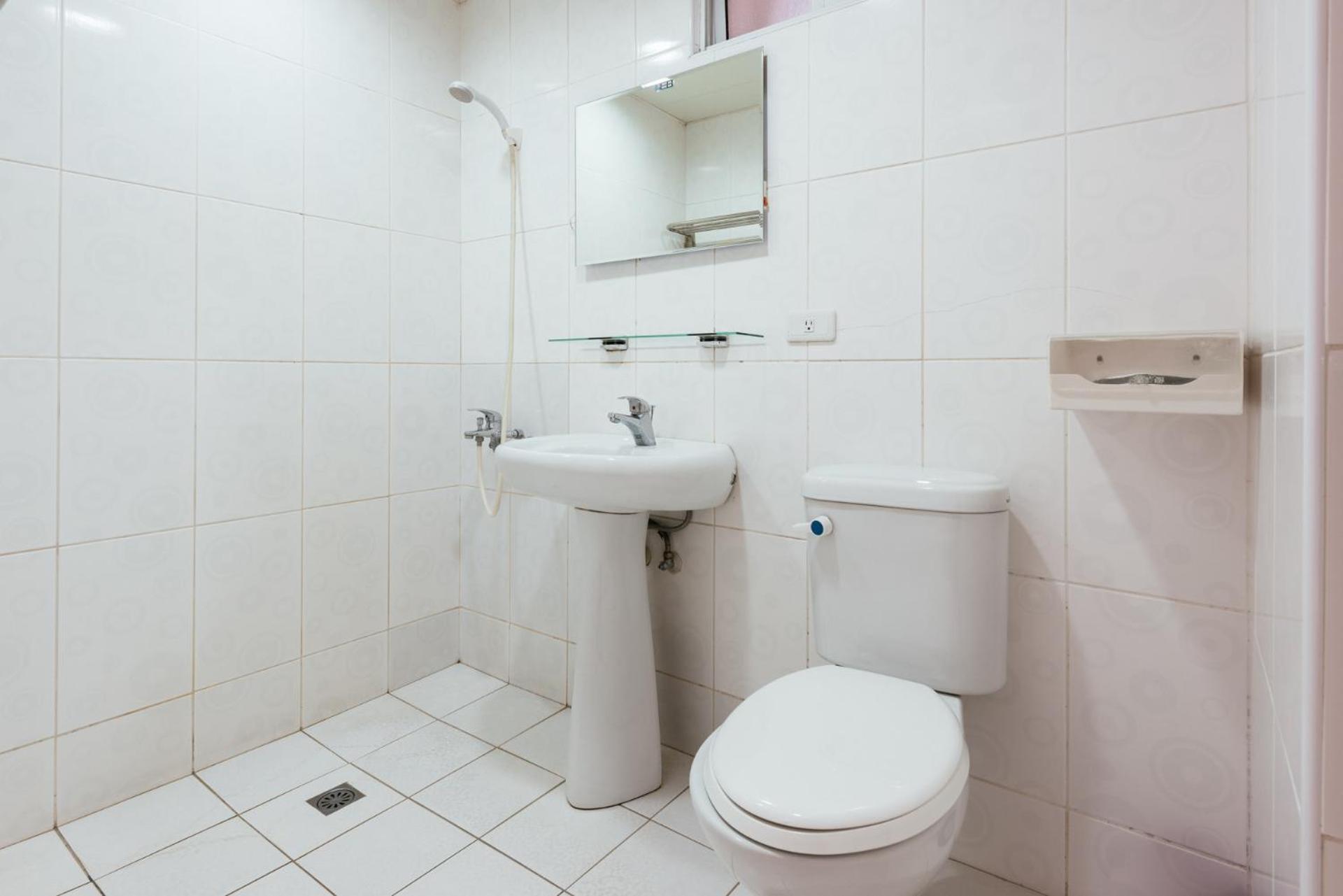 Large Double Room - Photo 5