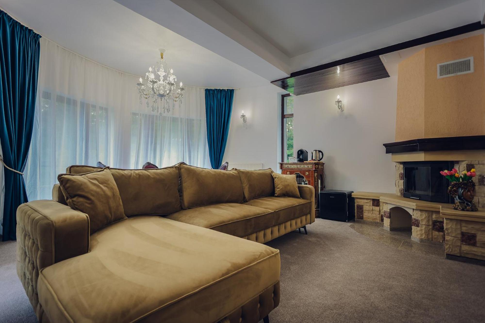 Royal Apartment with Garden photo 2