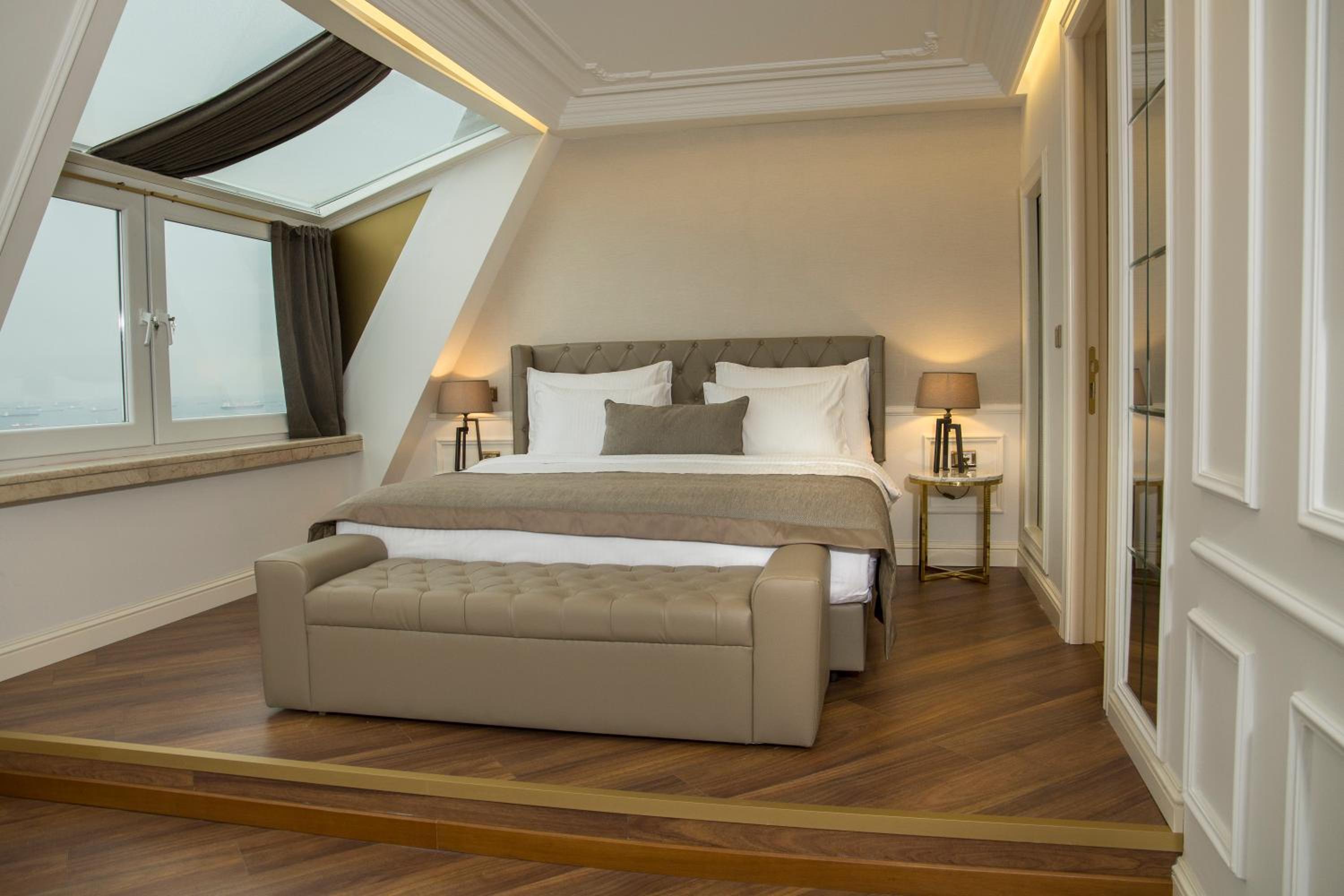 Queen Suite with Sea View photo 1