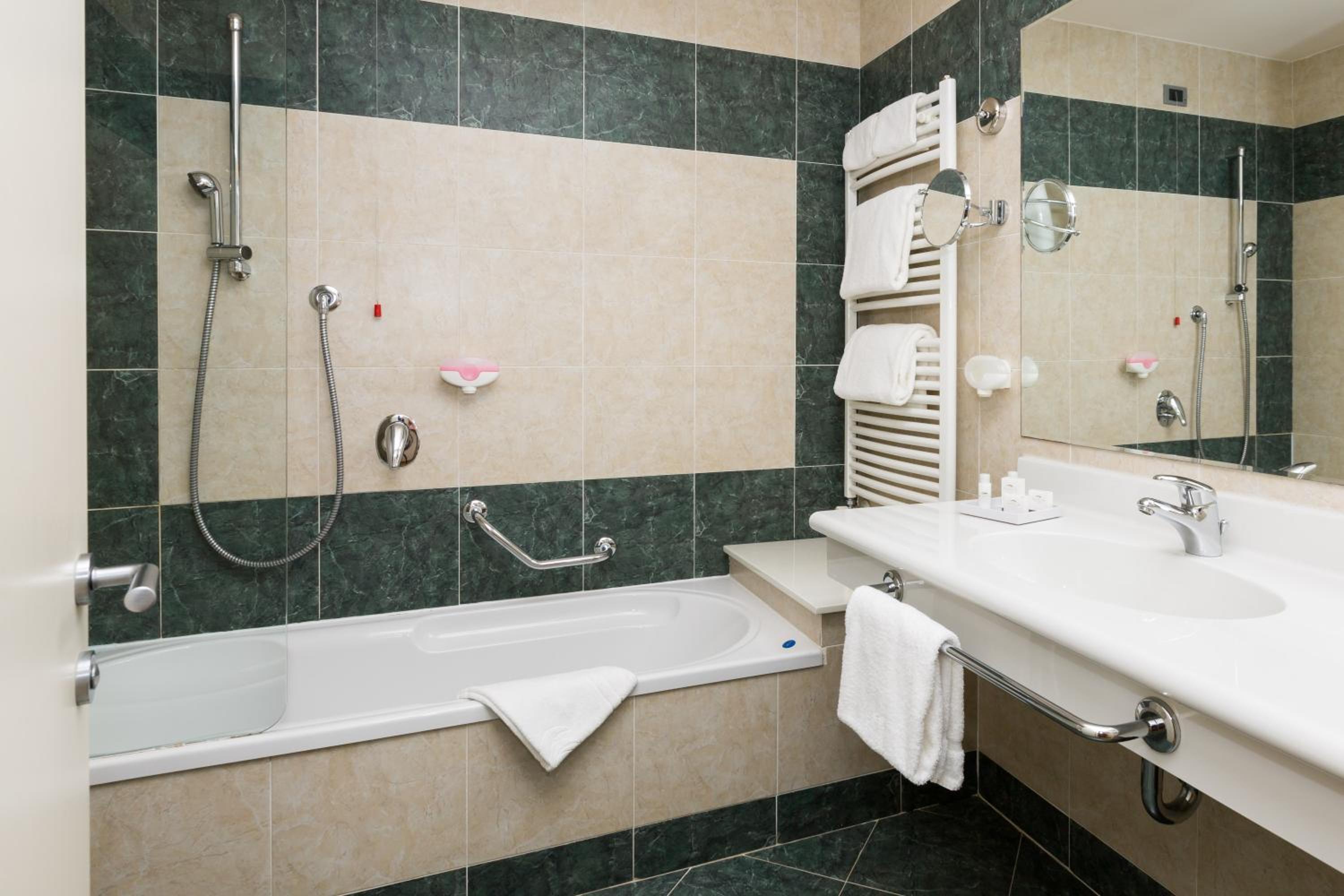 Superior Double or Twin Room - Photo 2