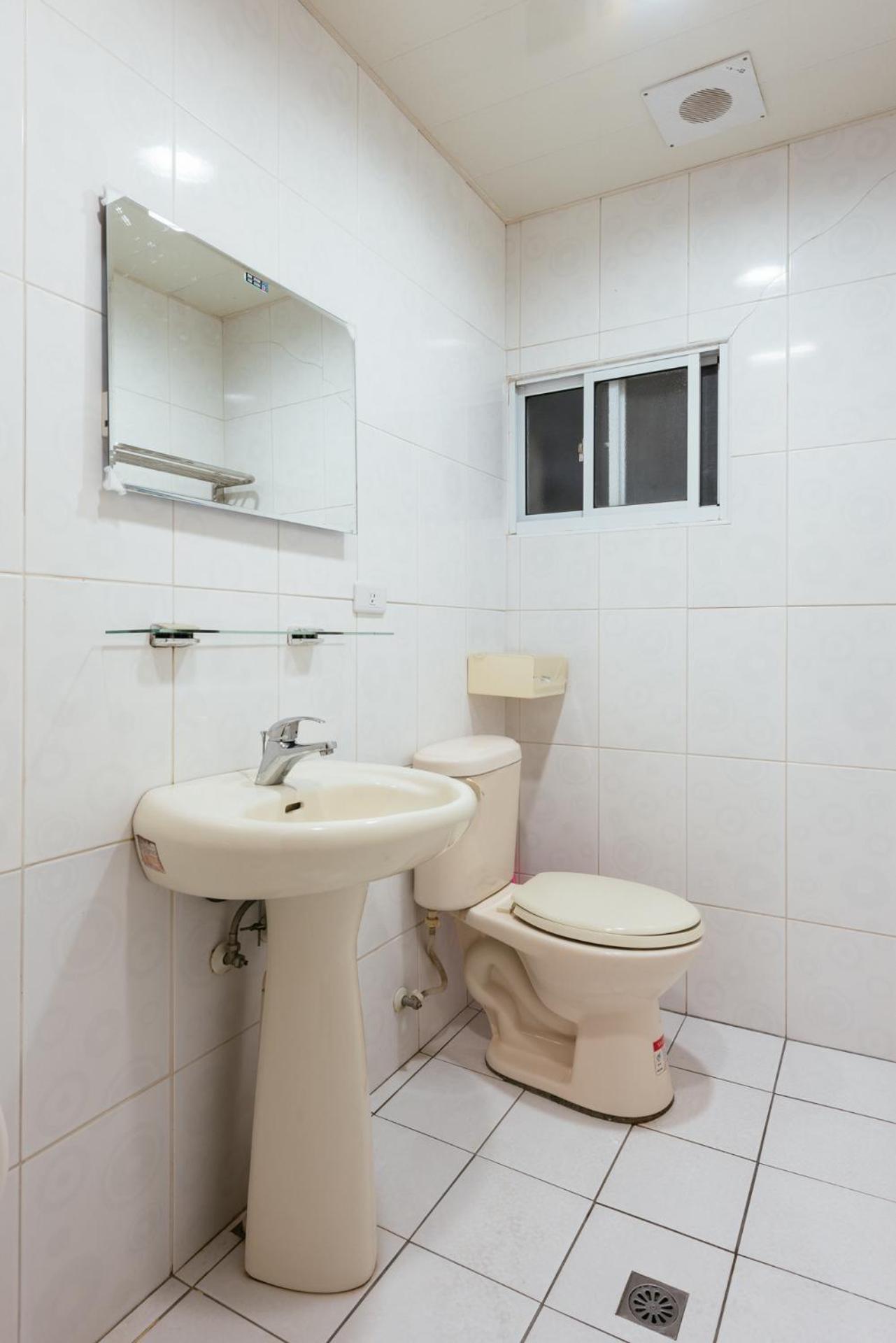 Double Room with Balcony - Photo 7