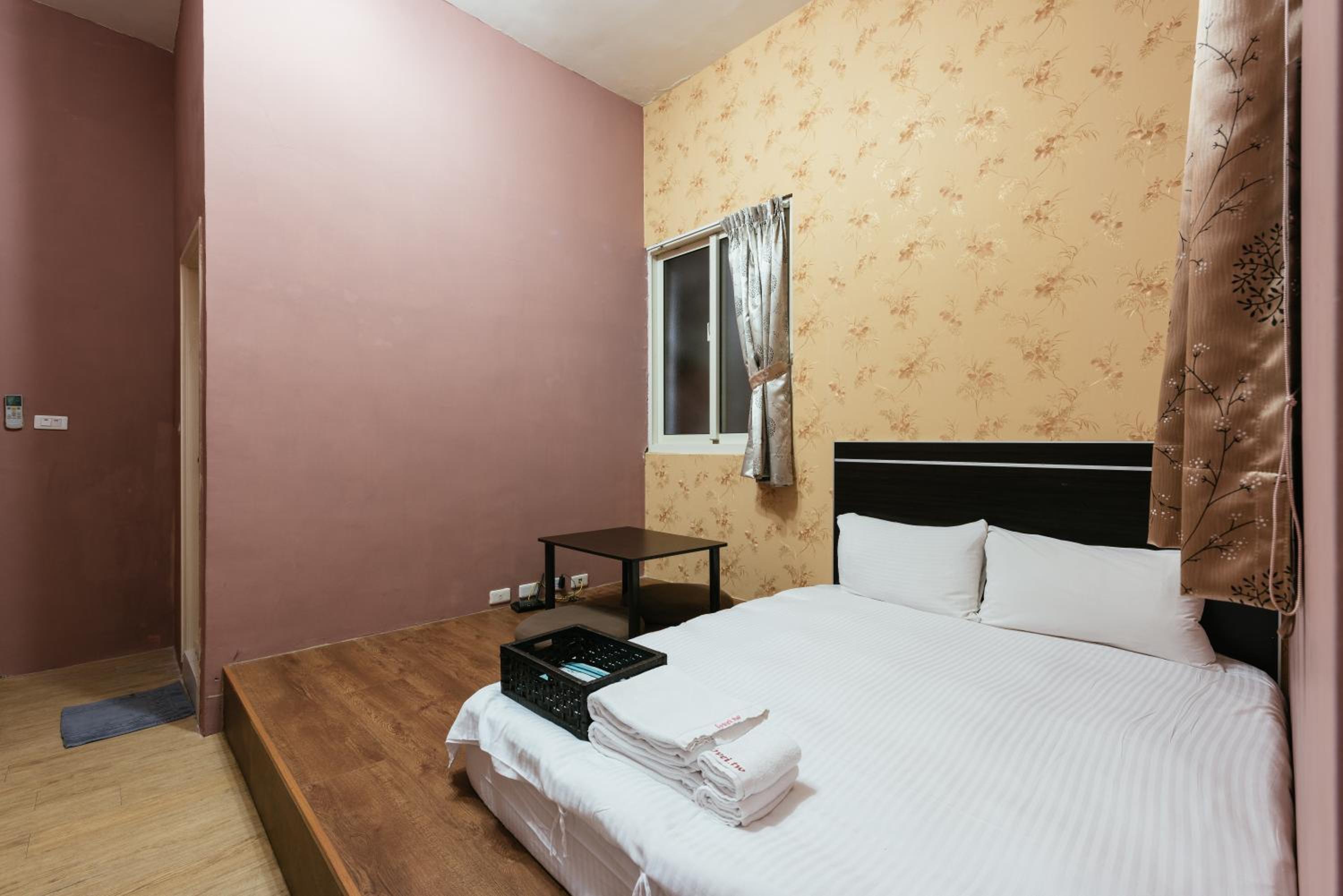 Double Room with Balcony - Photo 8