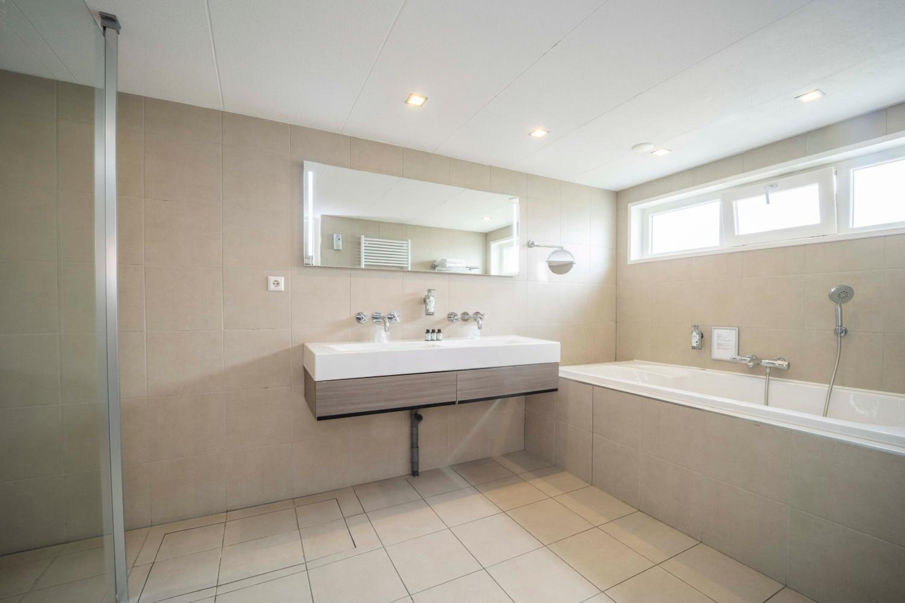 Suite - Photo 2