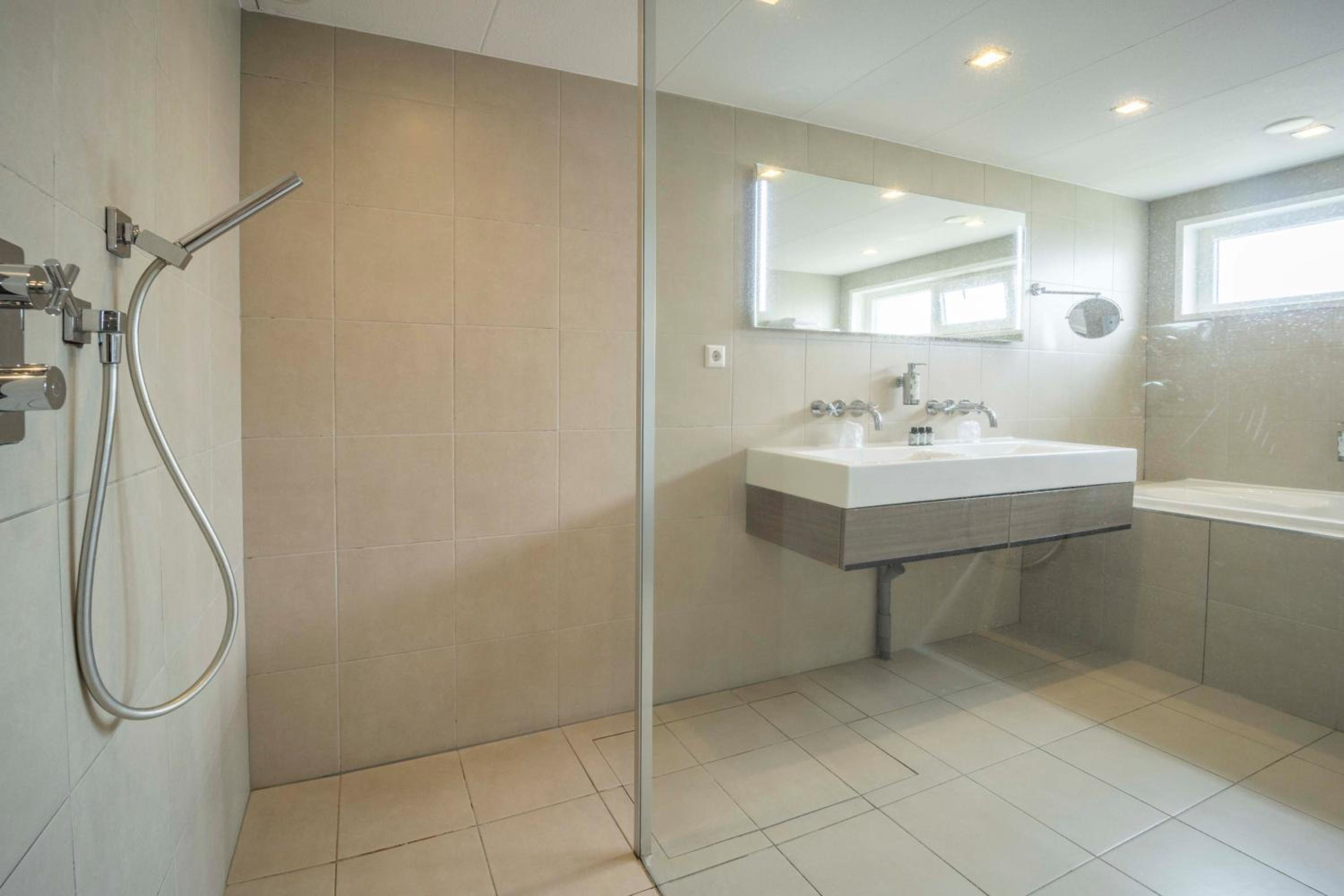 Suite - Photo 6
