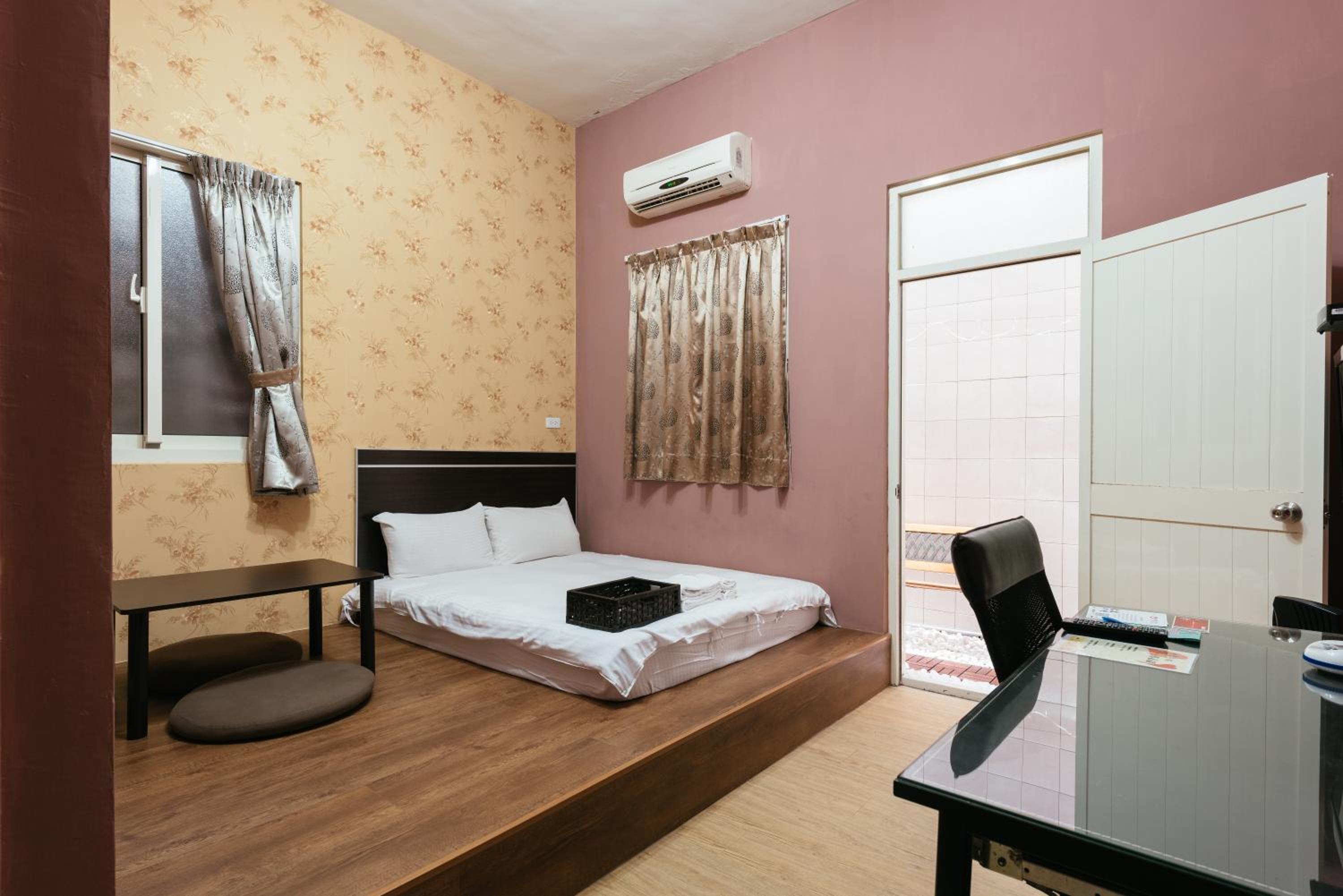 Double Room with Balcony - Photo 2