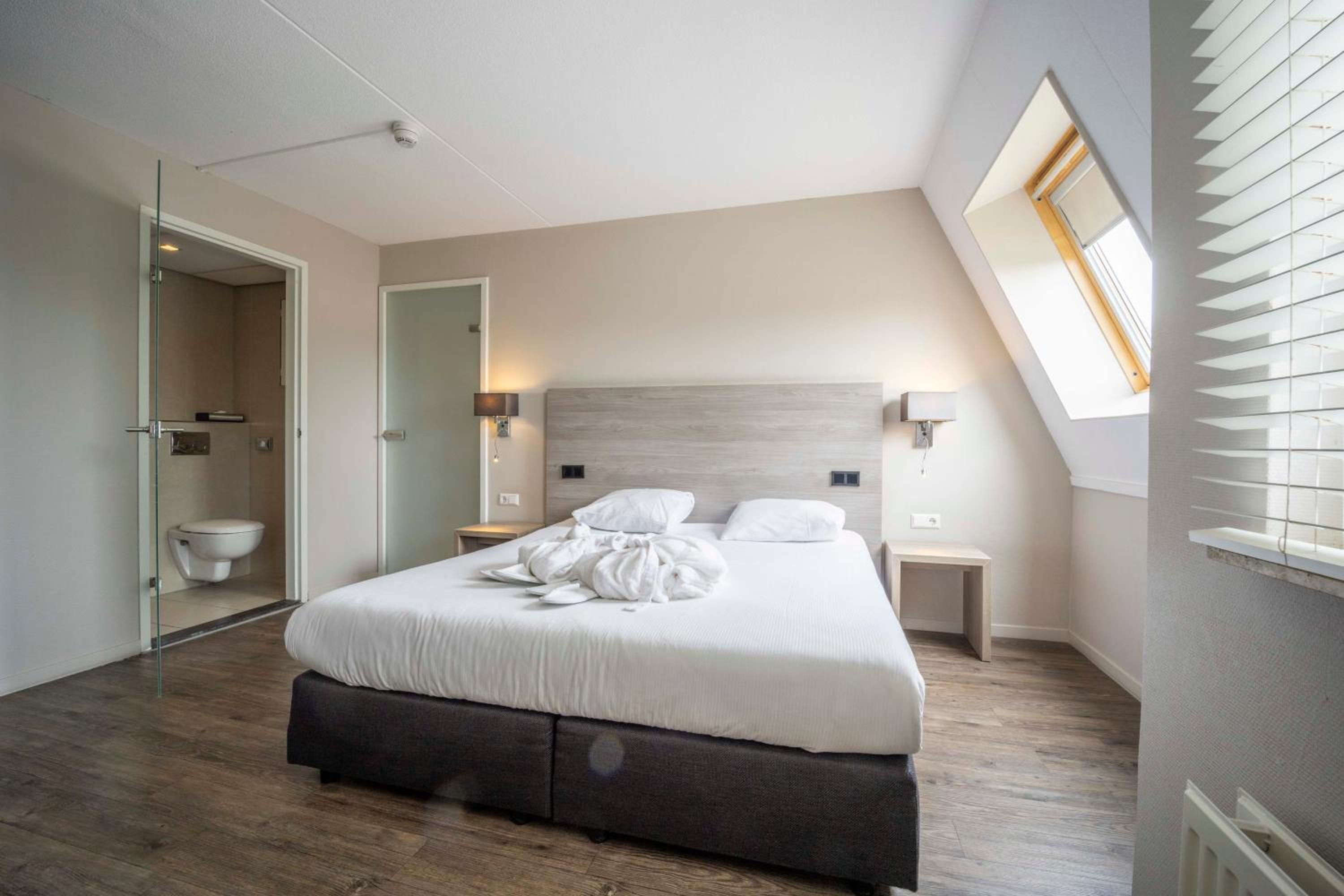 Suite - Photo 14