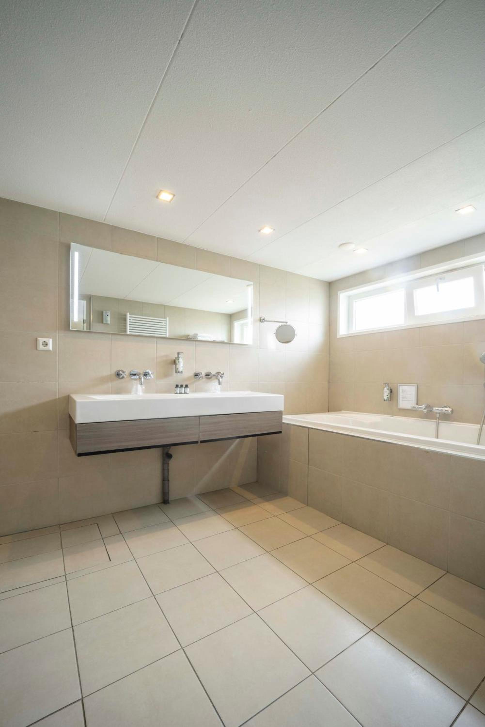 Suite - Photo 3