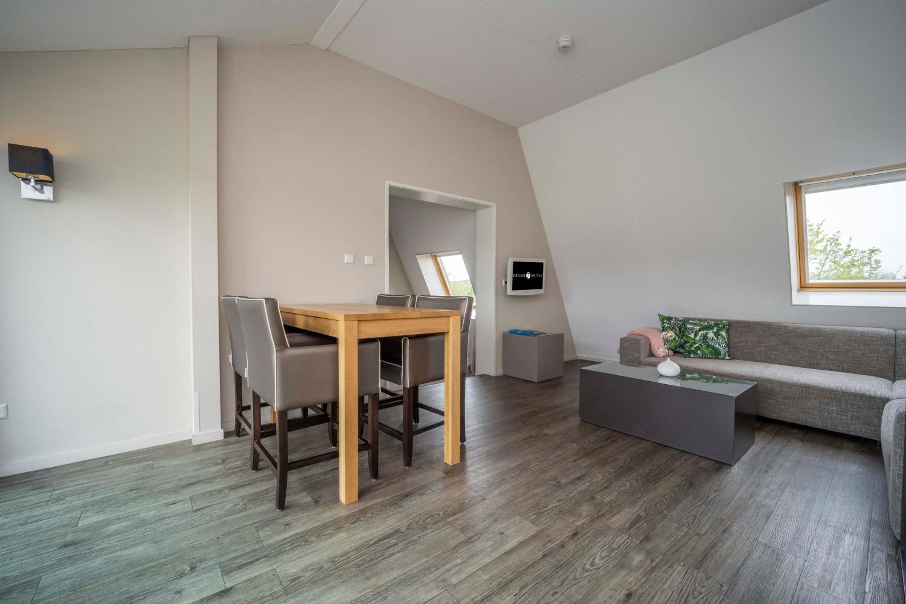 Suite - Photo 11
