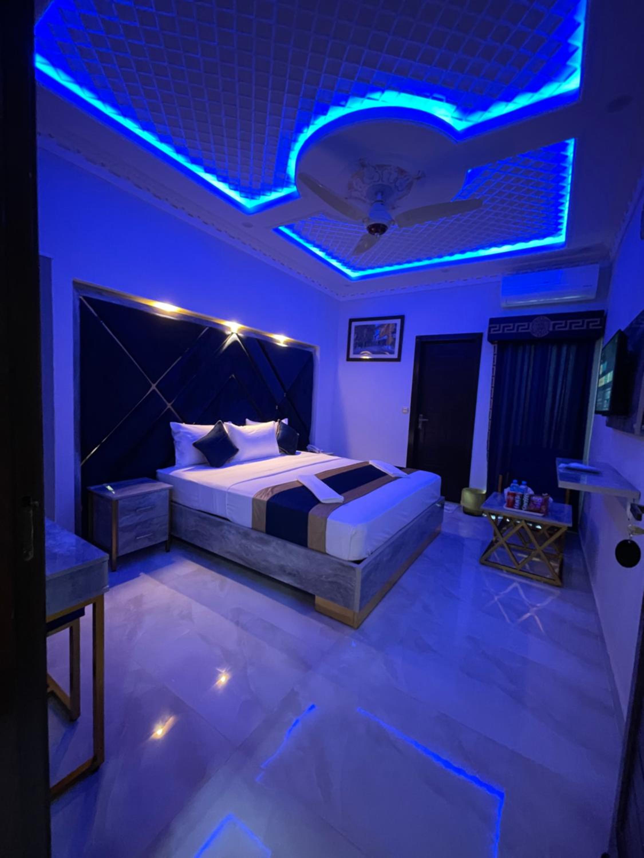 Deluxe King Room photo 2