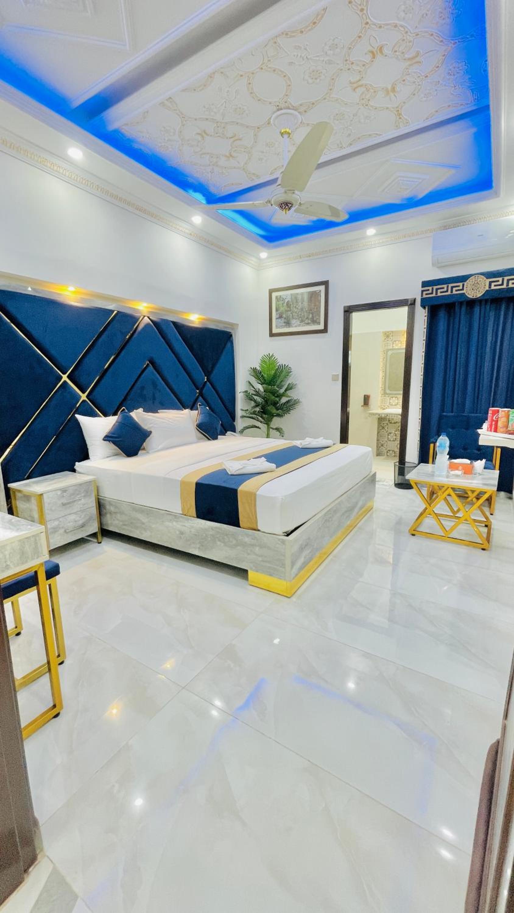 Deluxe King Room photo 1