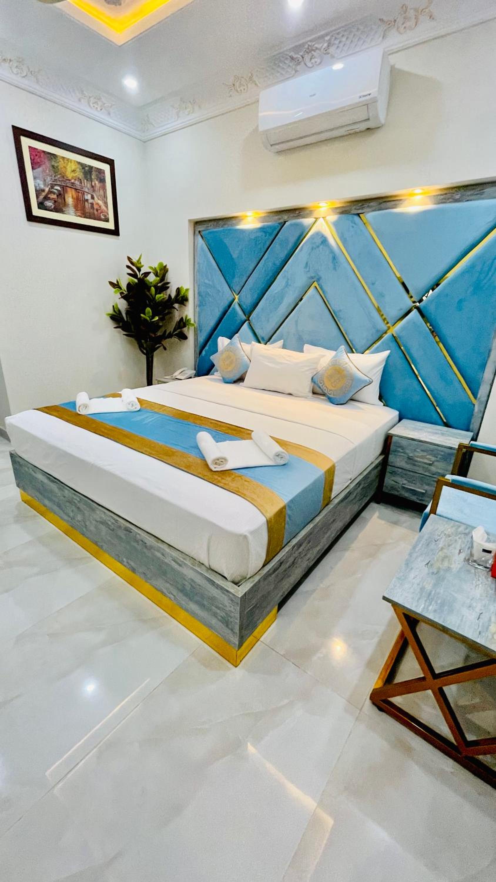 Deluxe King Room photo 3