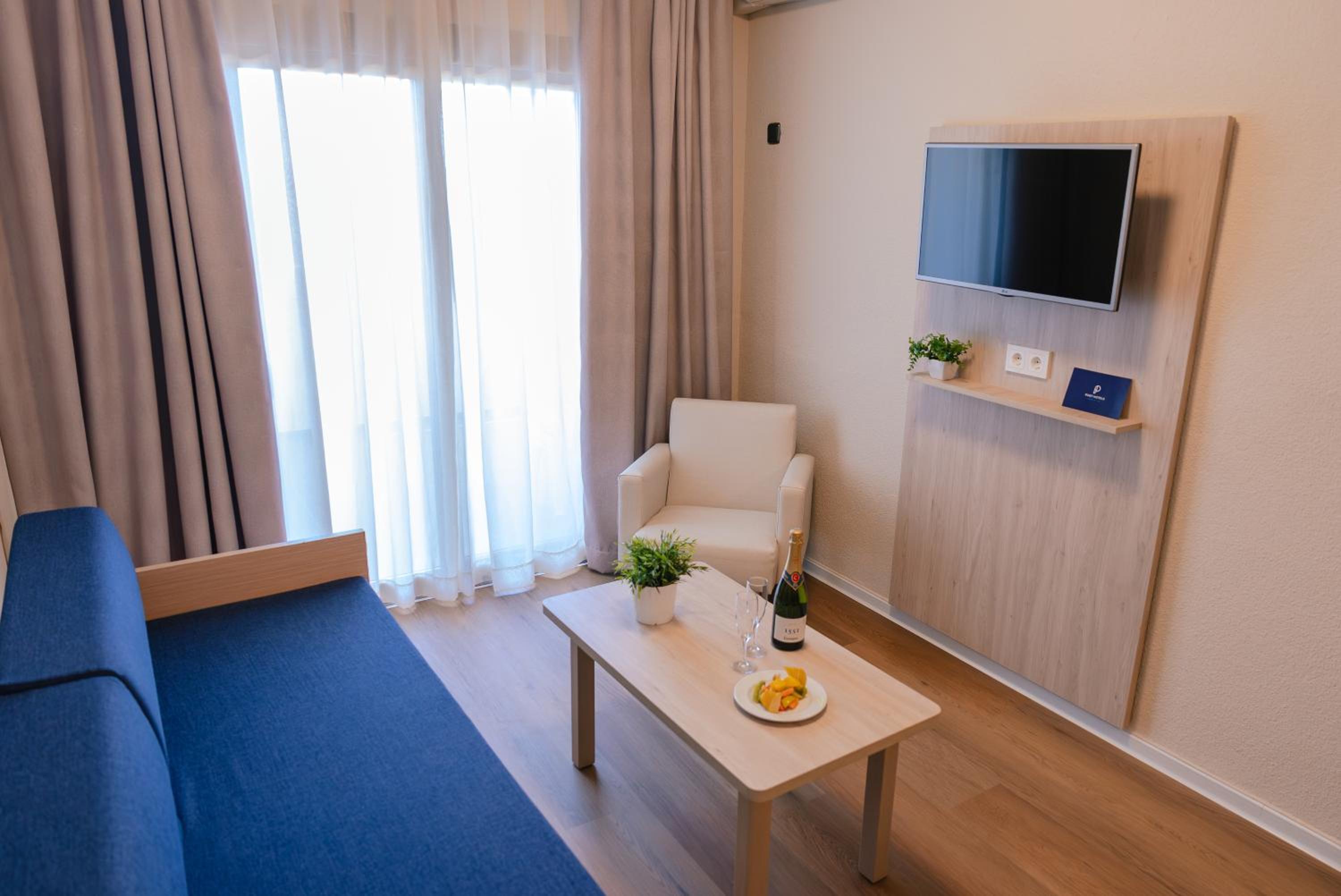 One-Bedroom Apartment with Sea View (2 Adults)