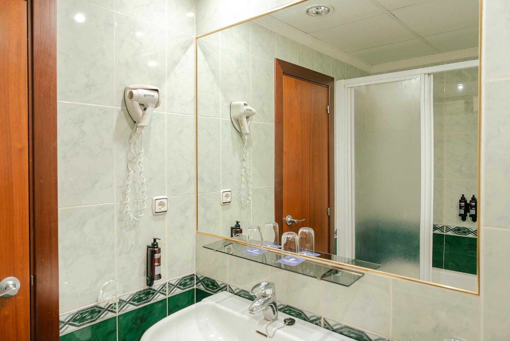 One-Bedroom Apartment (3 Adults) photo 2