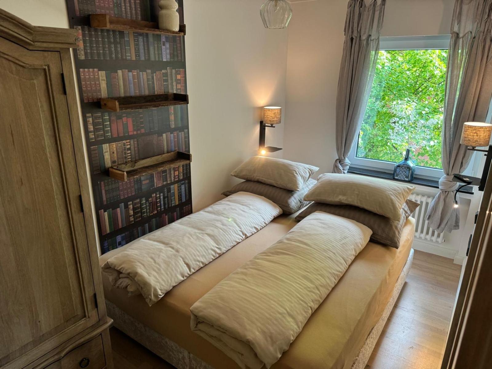 Deluxe One-Bedroom Apartment with City View photo 3