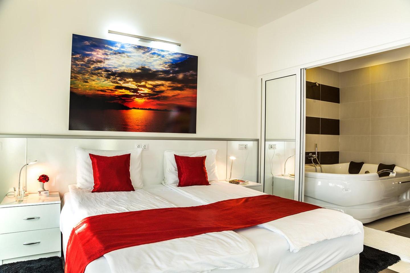 Triple Room with Spa Bath - Photo 14