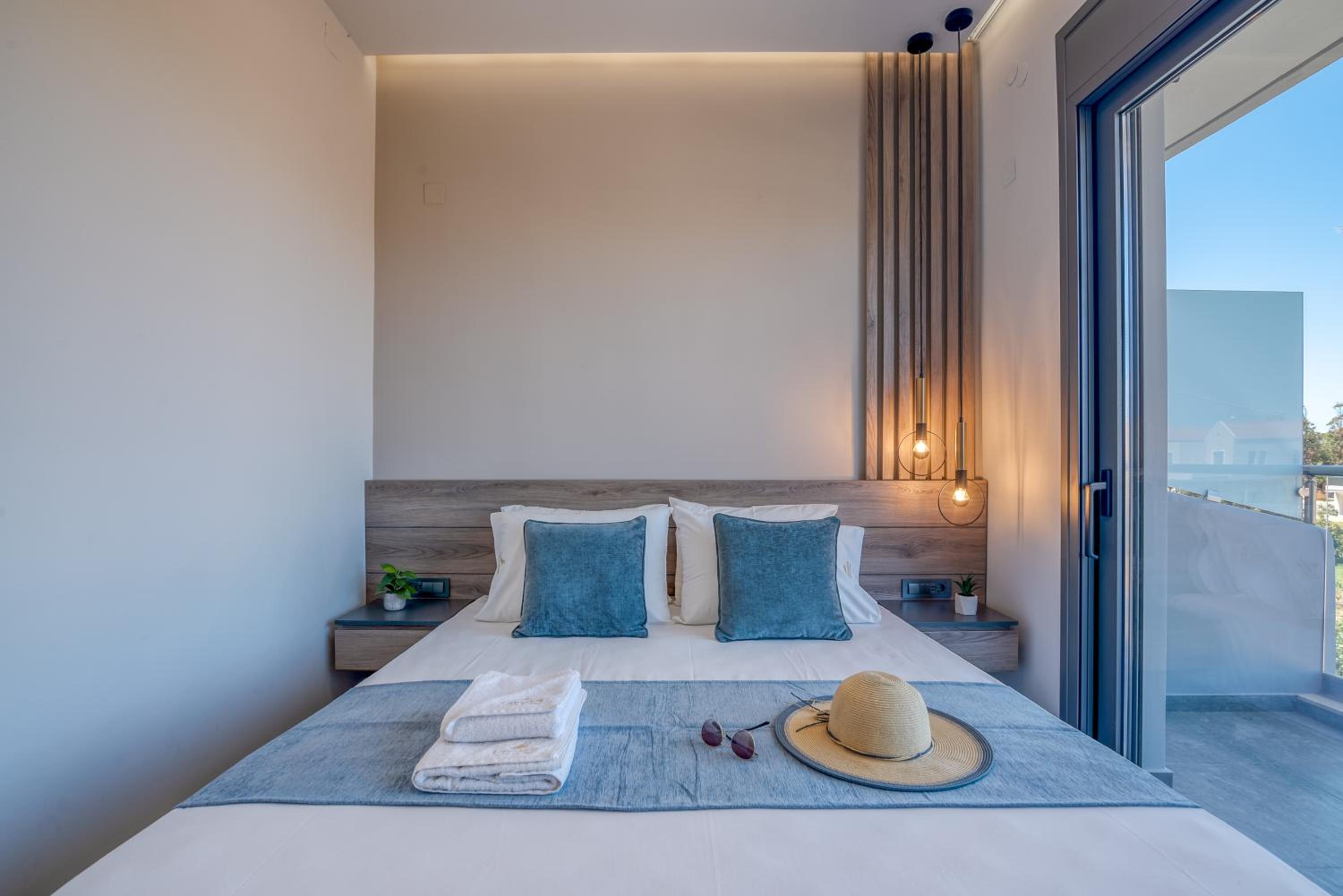 Deluxe One-Bedroom Apartment with Garden View photo 2