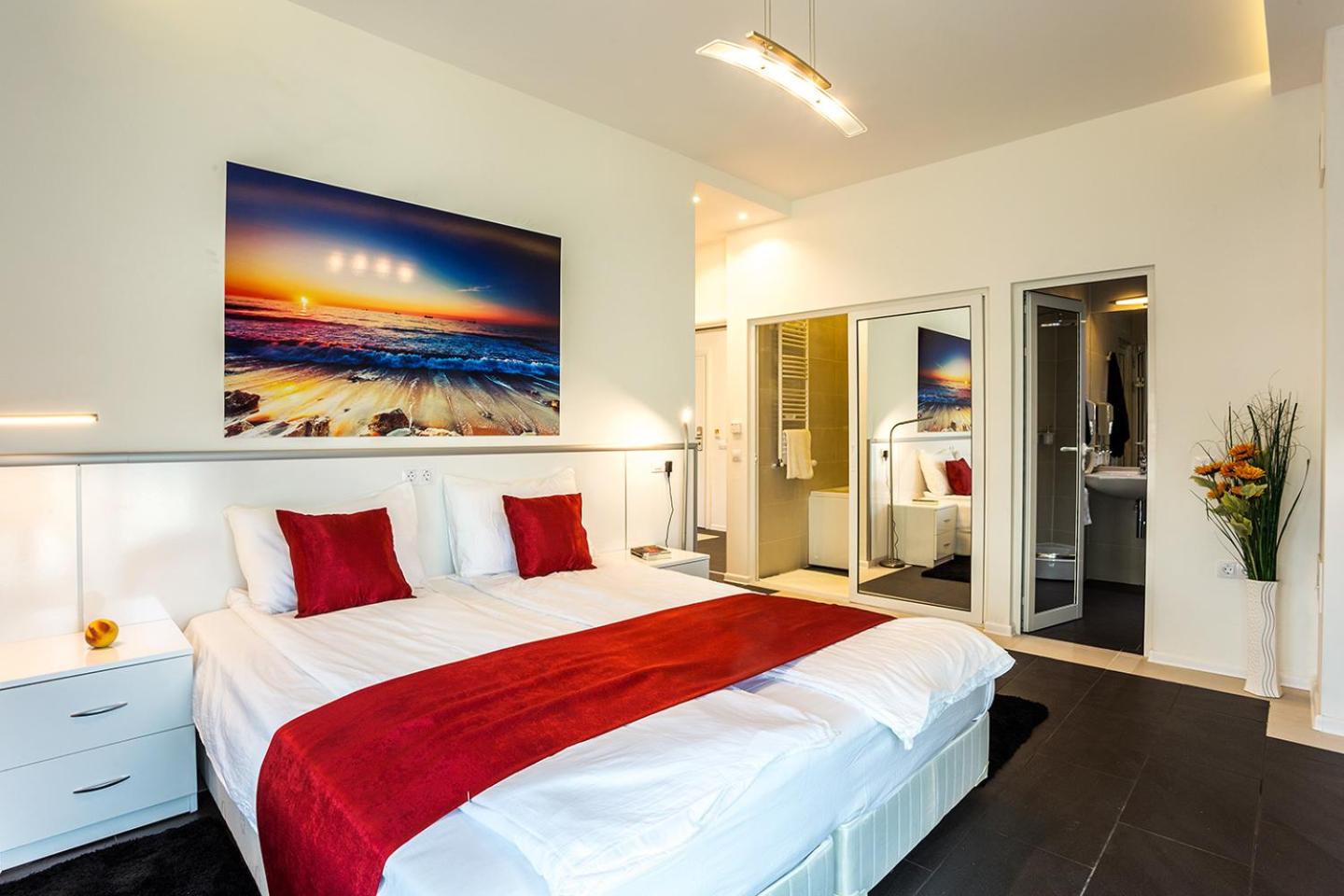Double Room with Single Spa Bath - Photo 4