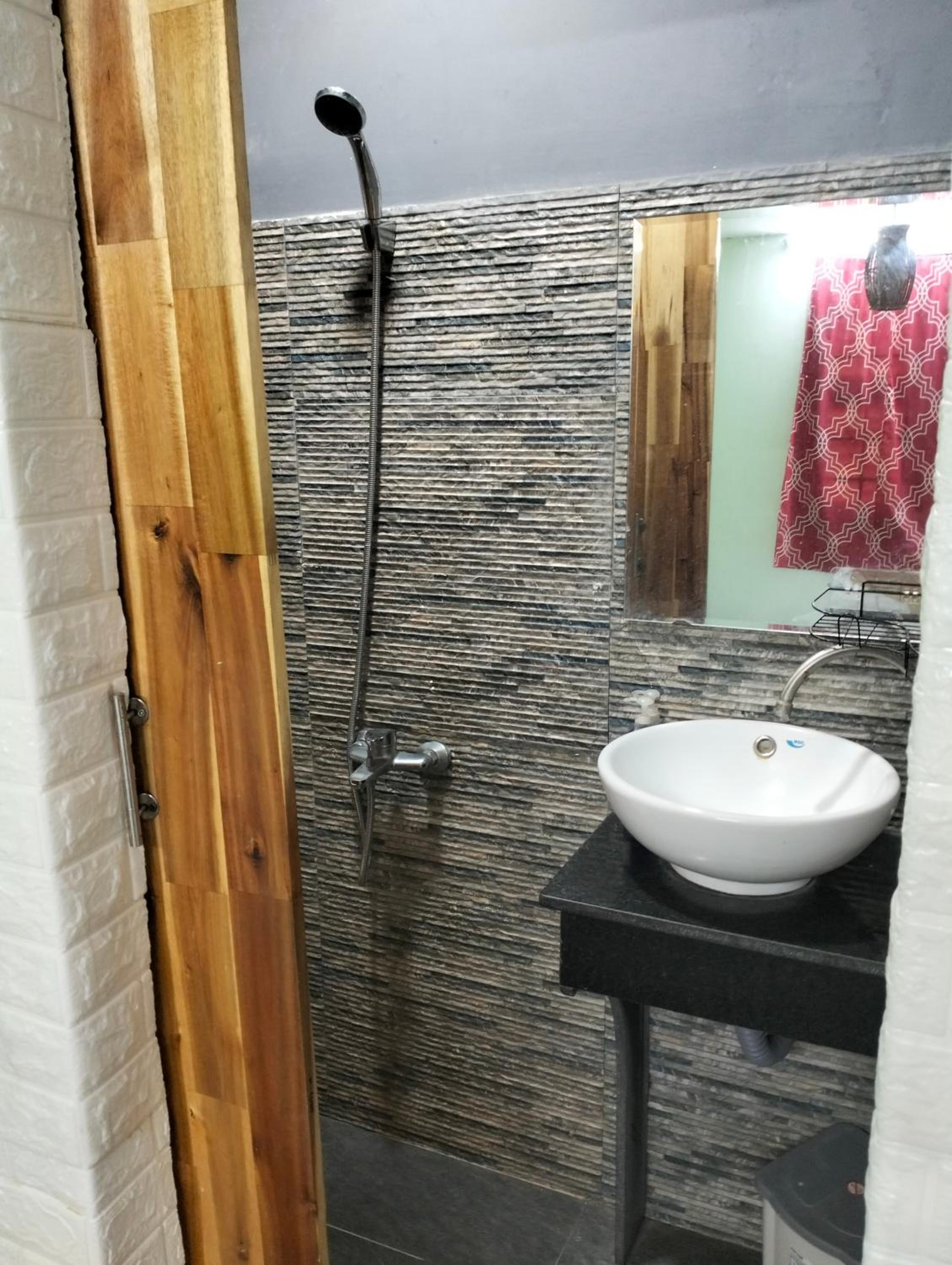 Double Room with Private Bathroom - Photo 28