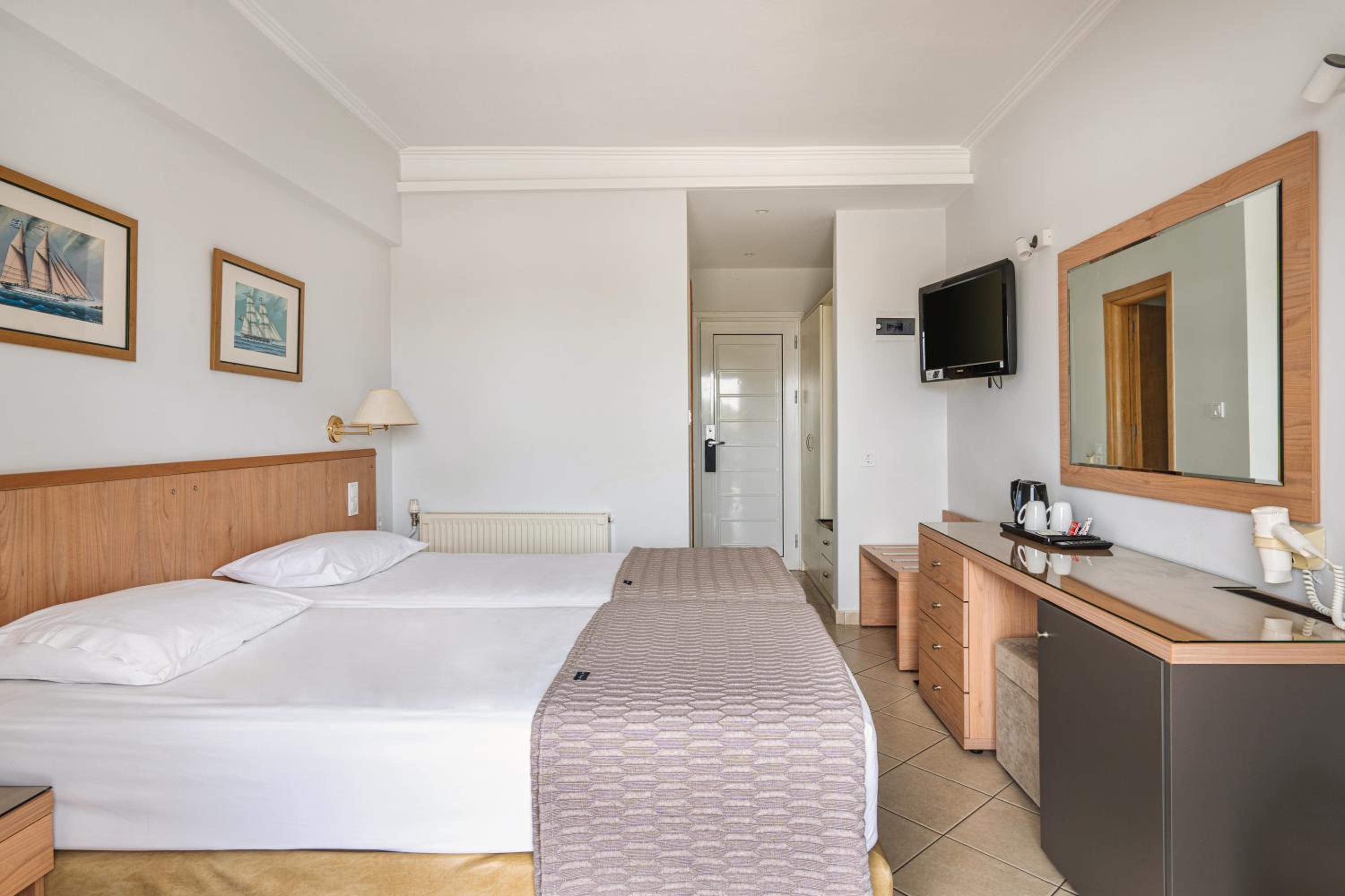 Standard Twin Room - Photo 1