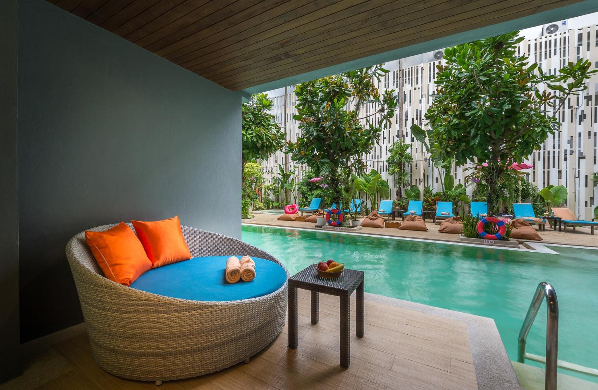 Deluxe Double or Twin Room with Pool Access photo 2