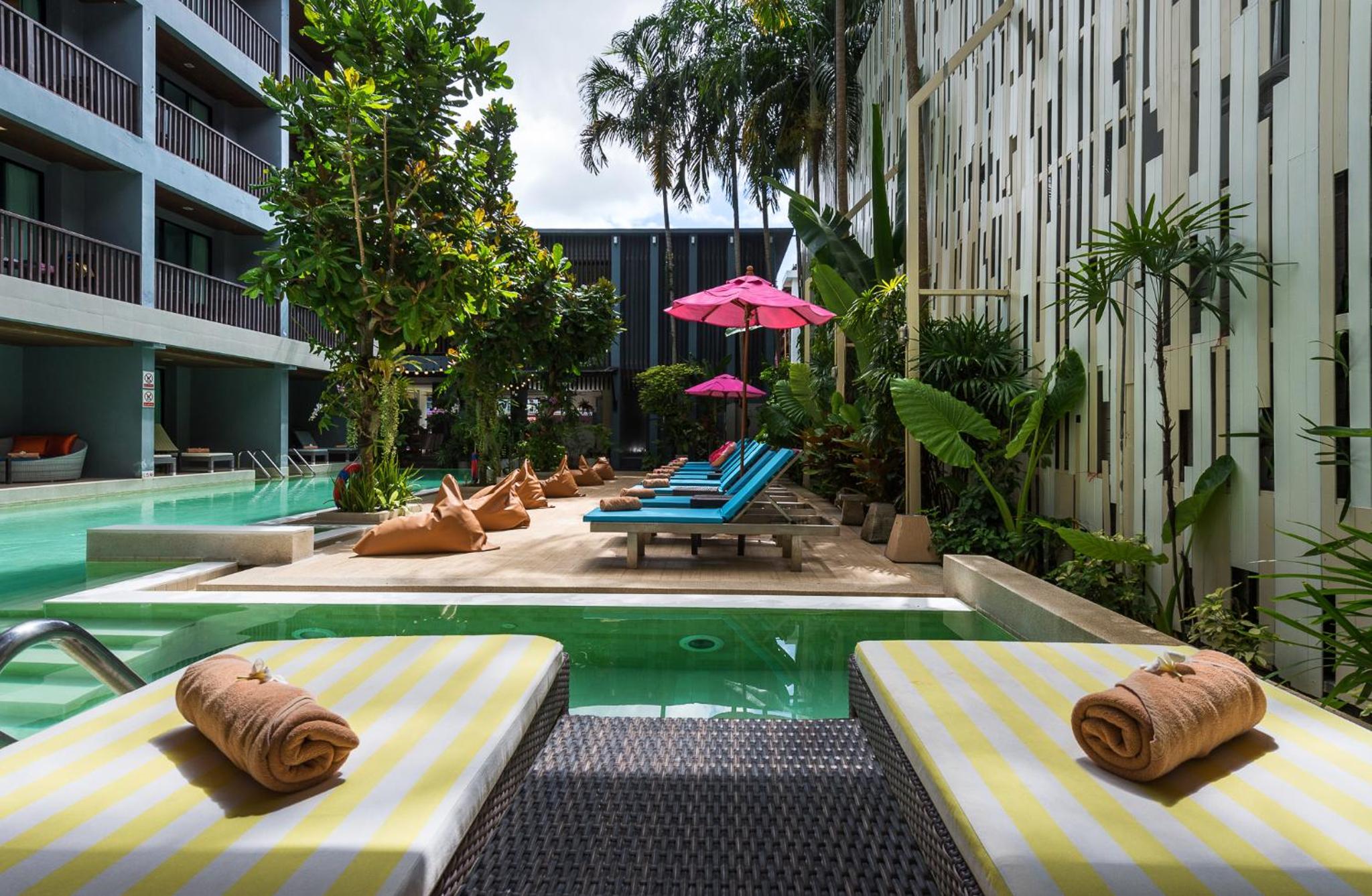 Deluxe Double or Twin Room with Pool Access photo 3