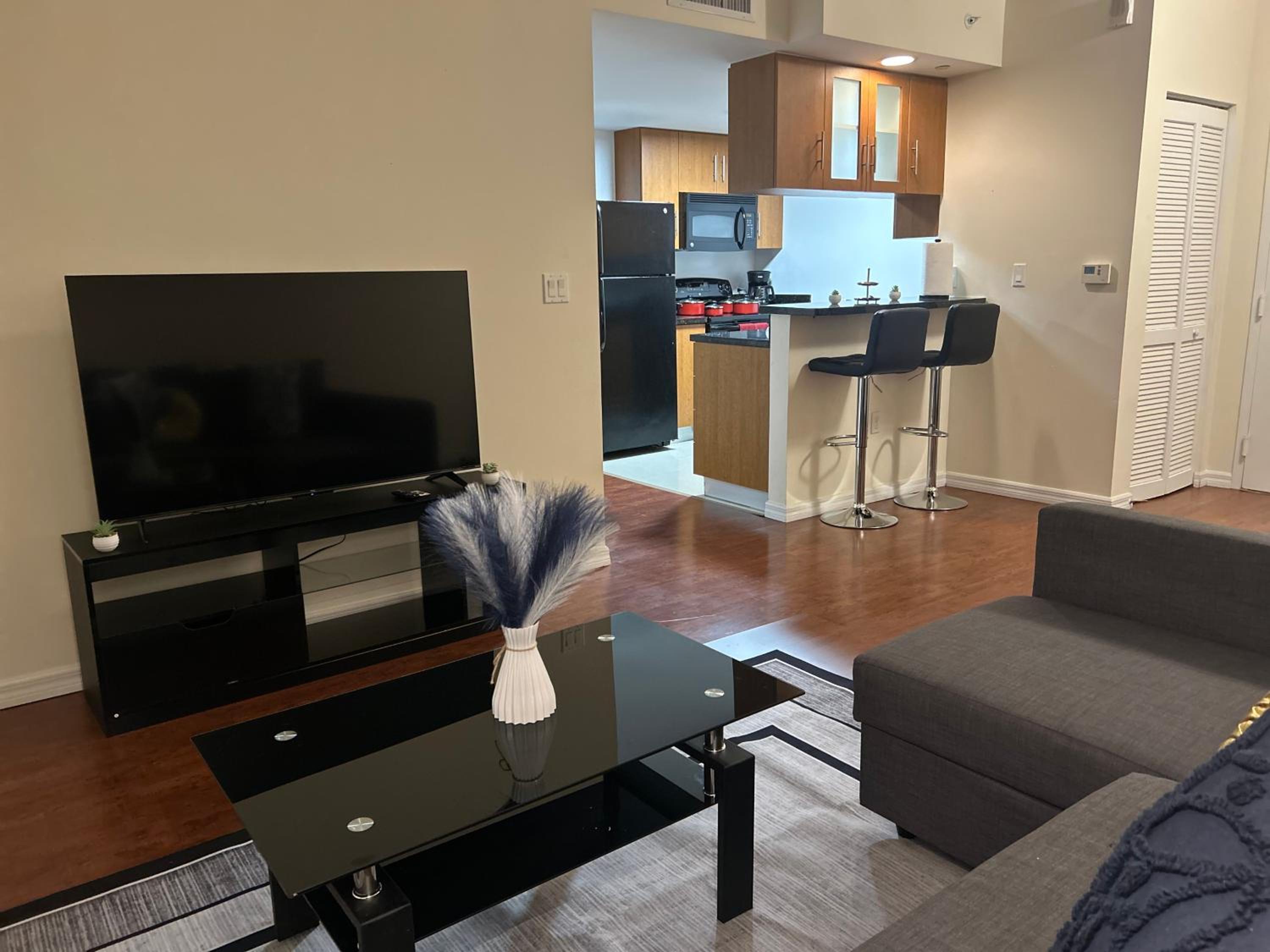 One-Bedroom Apartment photo 1