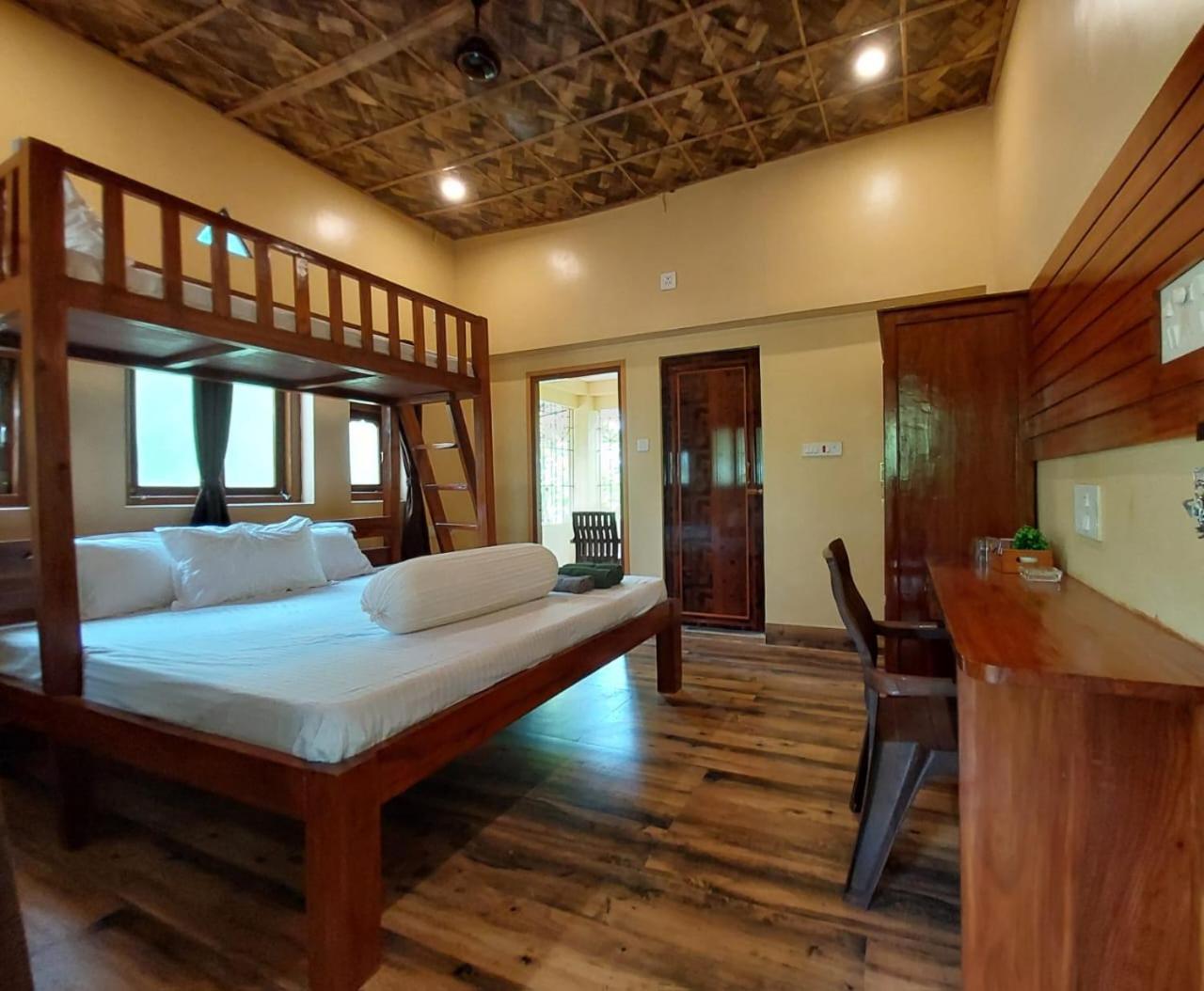 Family Room With Garden View photo 2
