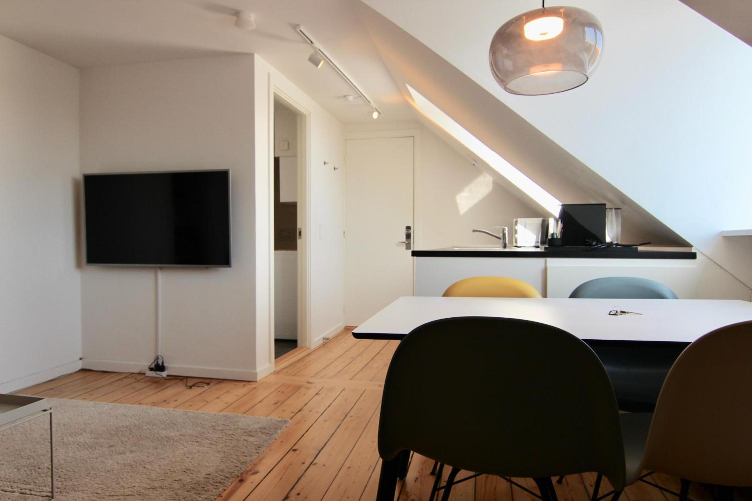 One-Bedroom Apartment photo 1