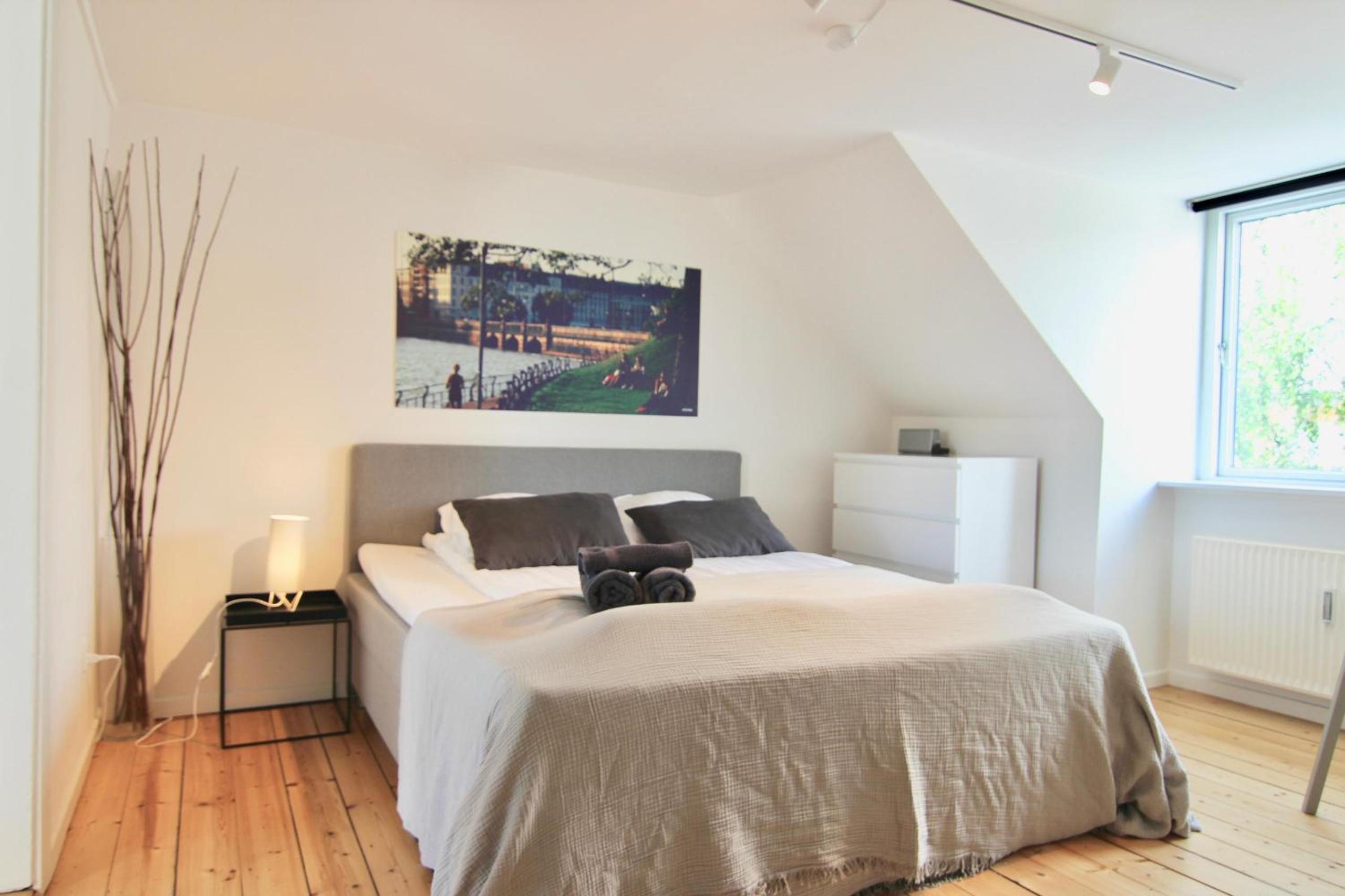 One-Bedroom Apartment photo 2