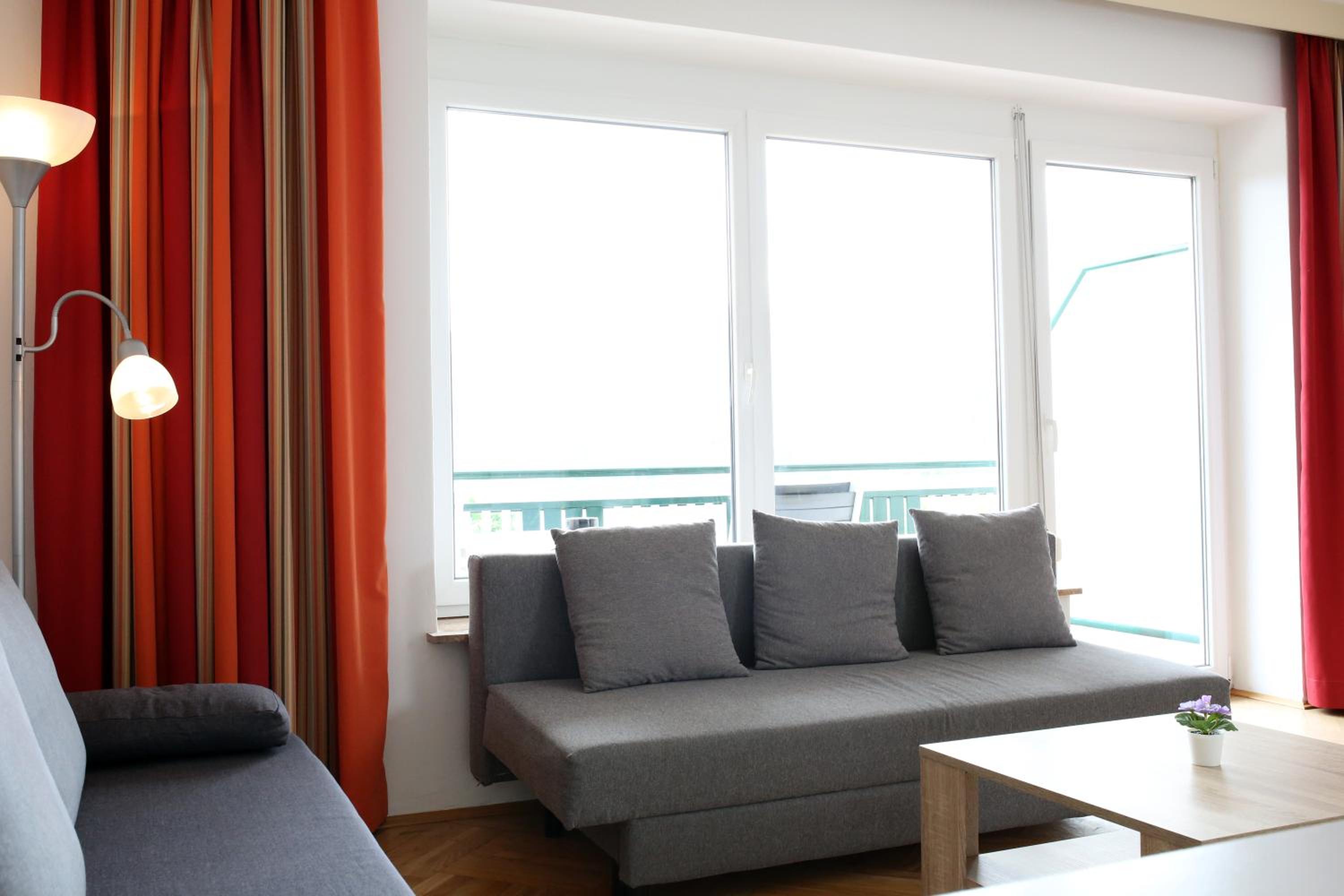 Family Room With Lake View photo 1
