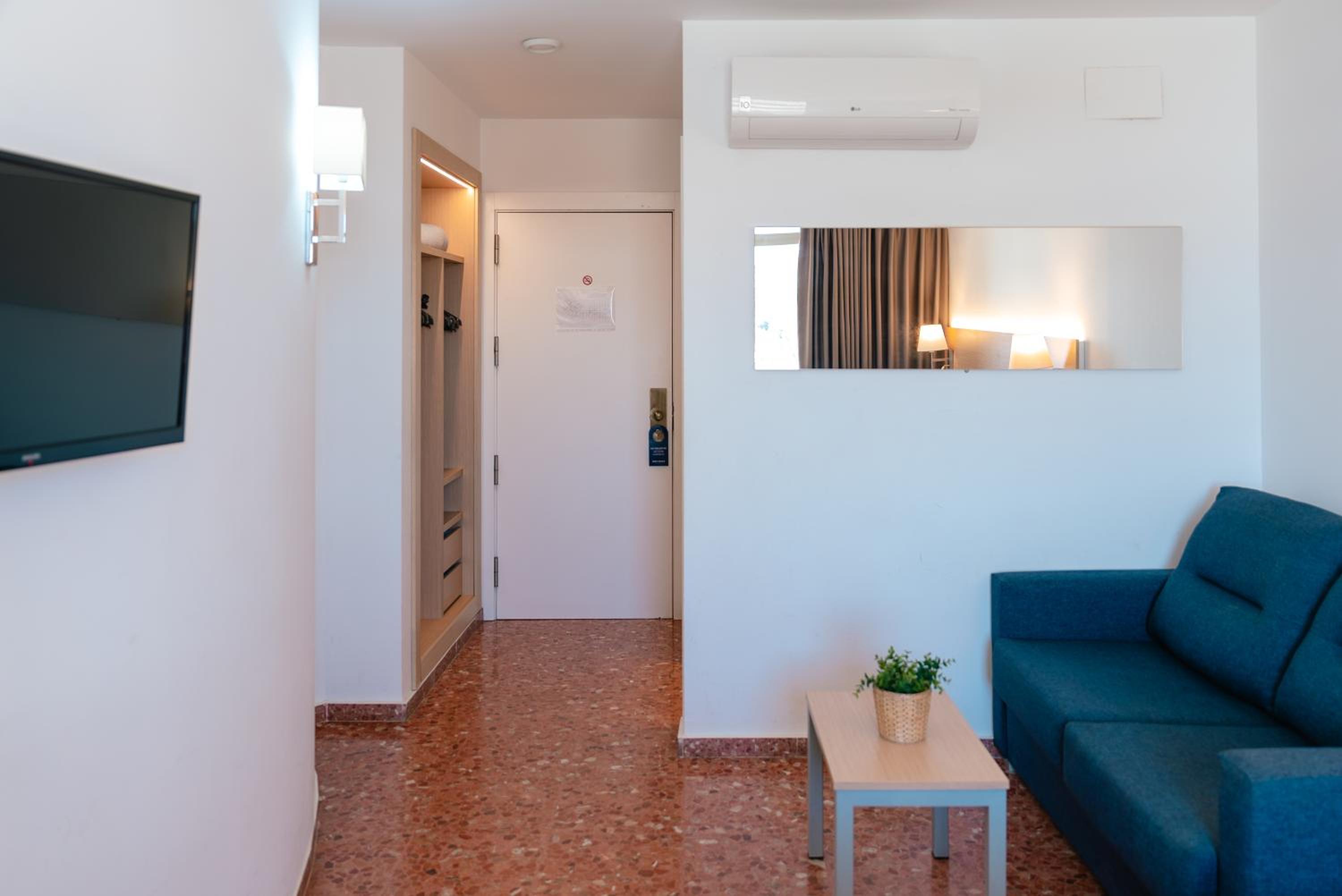 Triple Room thumbnail 5