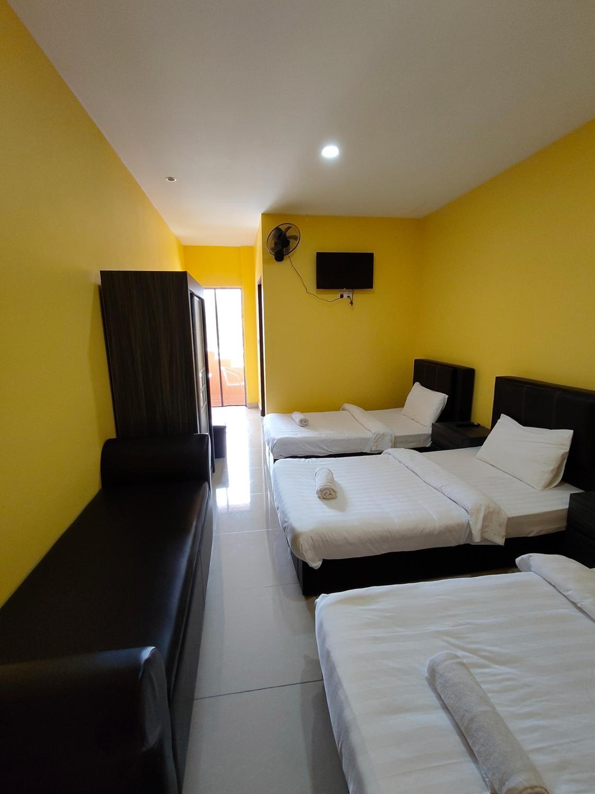 Triple Room with Bathroom photo 2